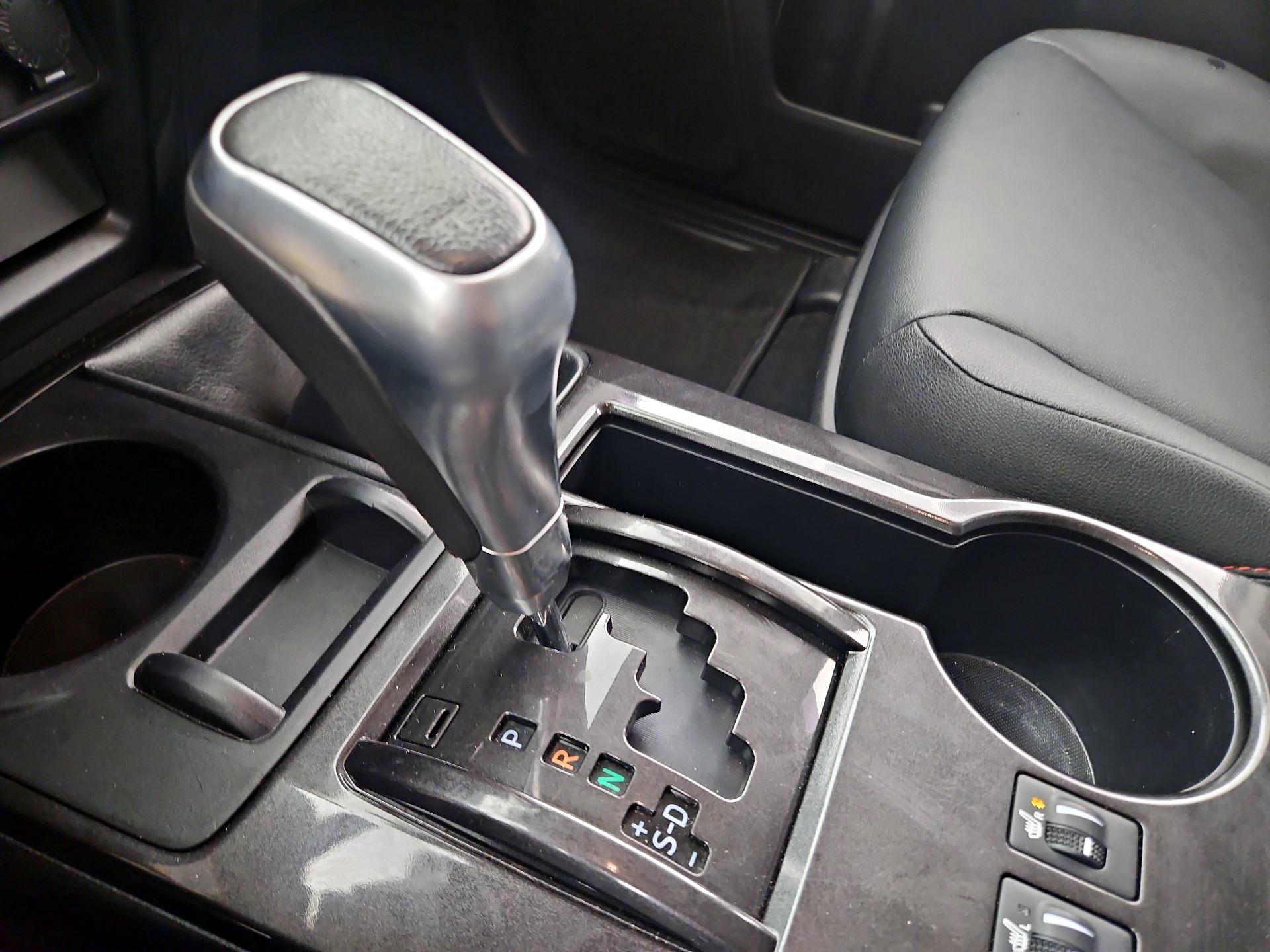 Thumbnail: 2015 Toyota 4Runner - 18