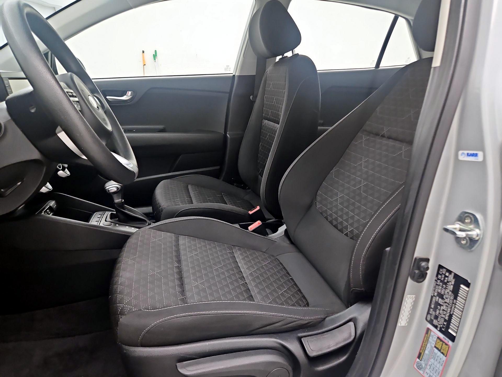 Thumbnail: 2020 Kia Rio - 11