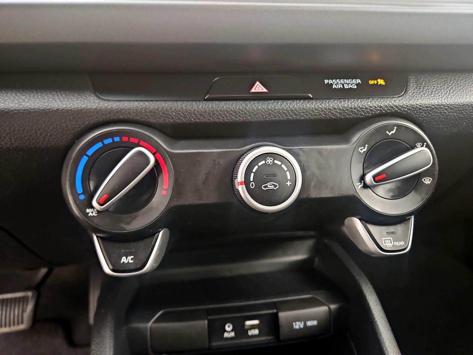 Thumbnail: 2020 Kia Rio - 16