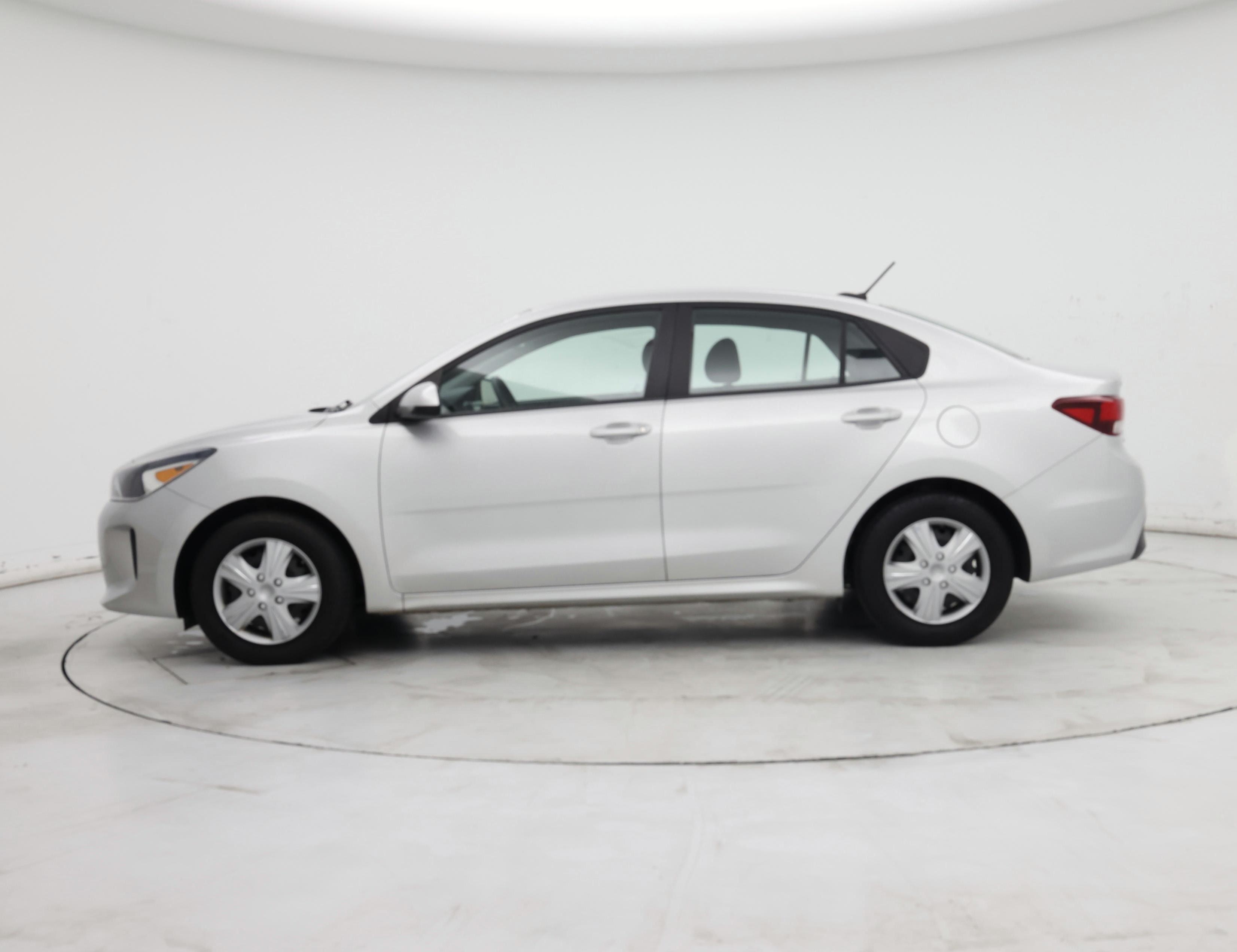 Thumbnail: 2020 Kia Rio - 3