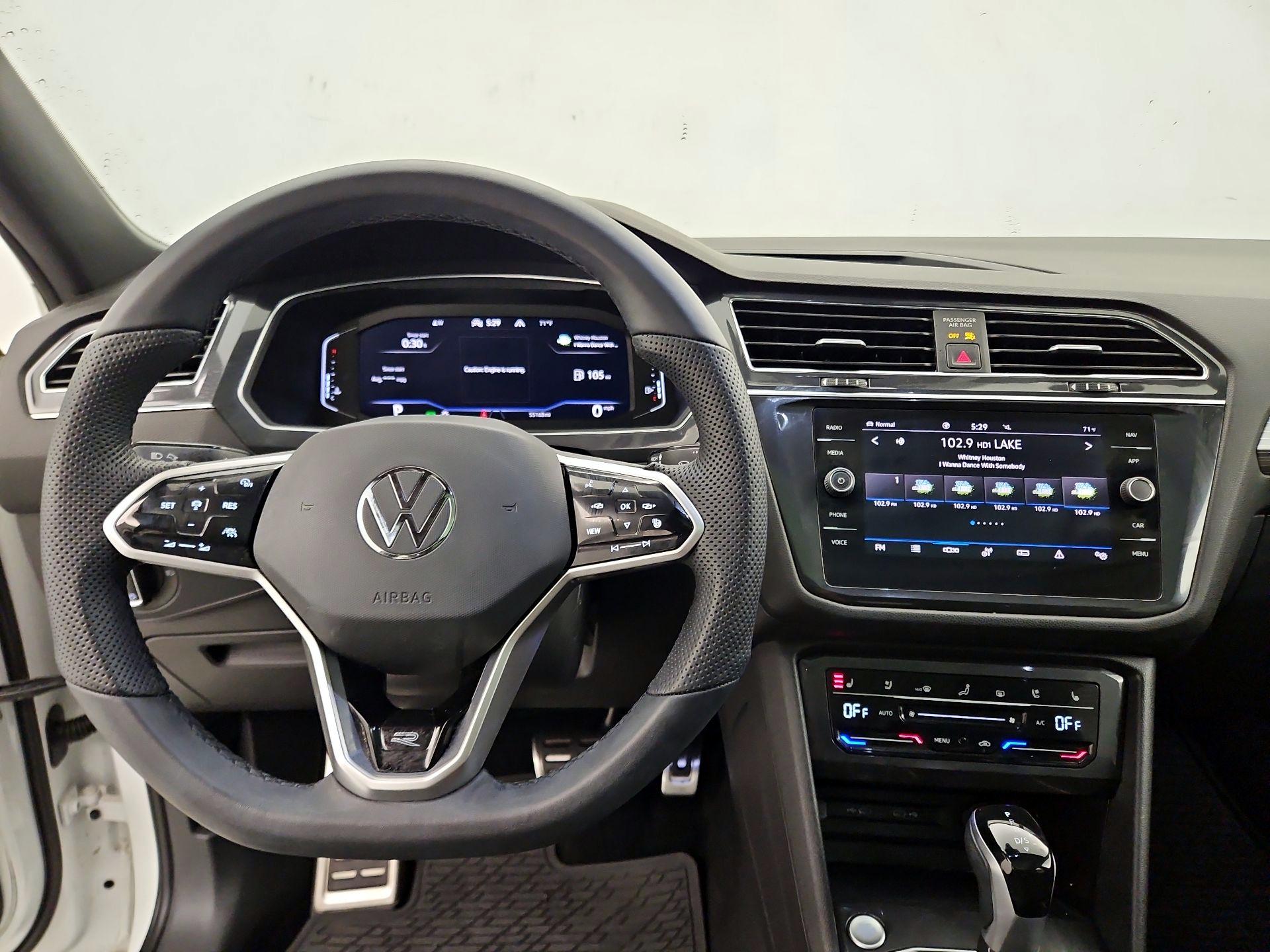 Thumbnail: 2022 Volkswagen Tiguan - 10
