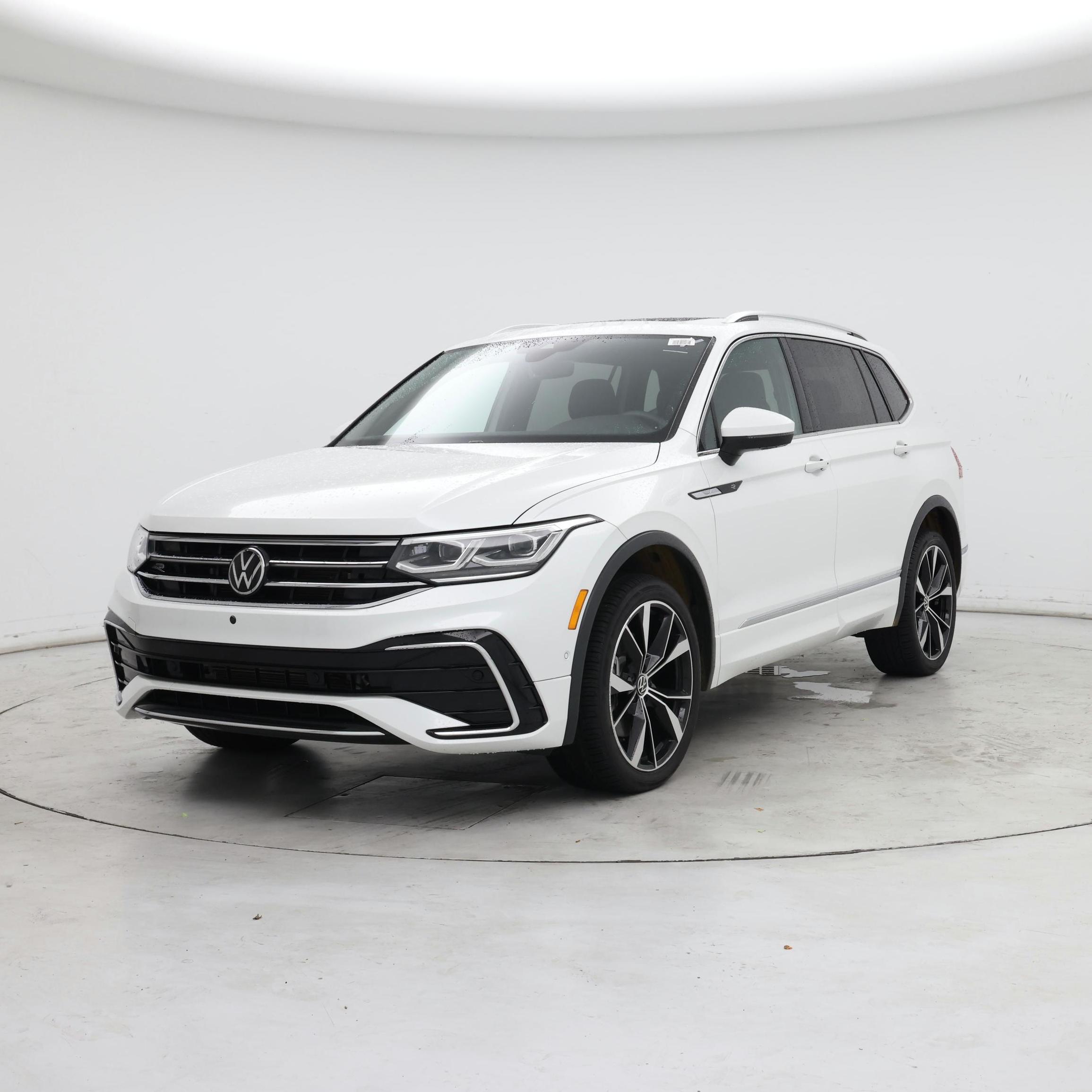 Thumbnail: 2022 Volkswagen Tiguan - 4