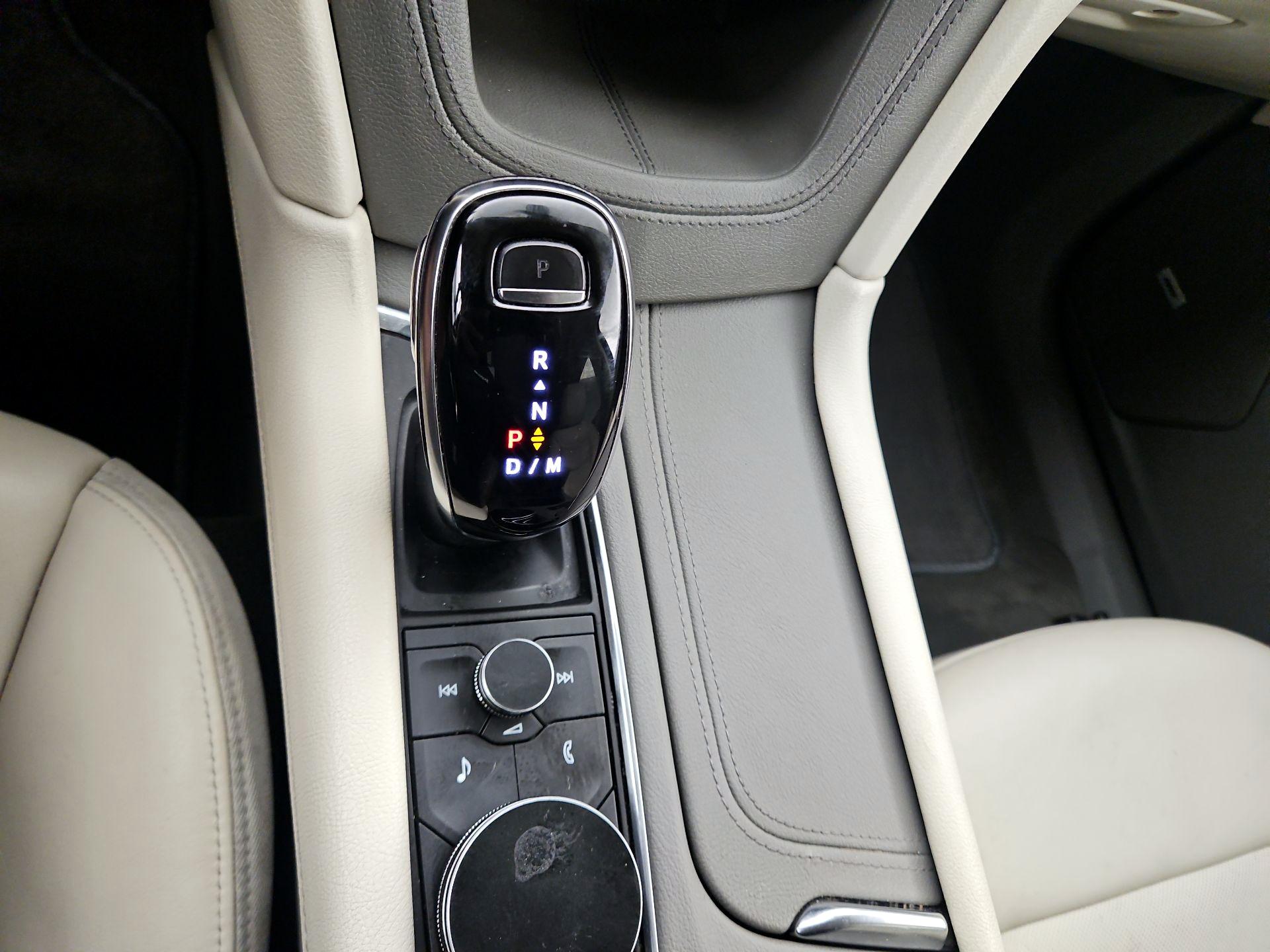 Thumbnail: 2020 Cadillac XT6 - 17