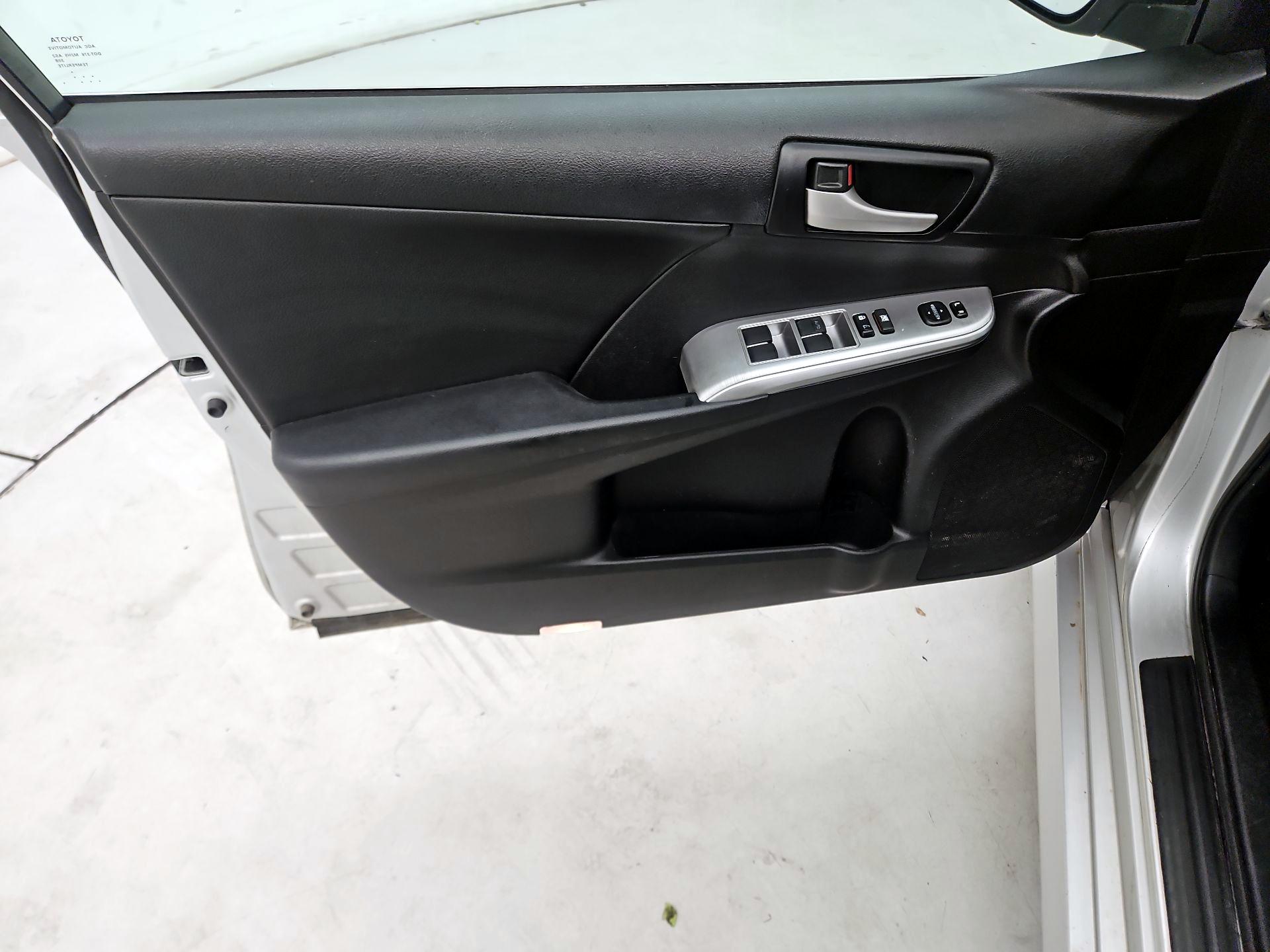 Thumbnail: 2014 Toyota Camry - 12