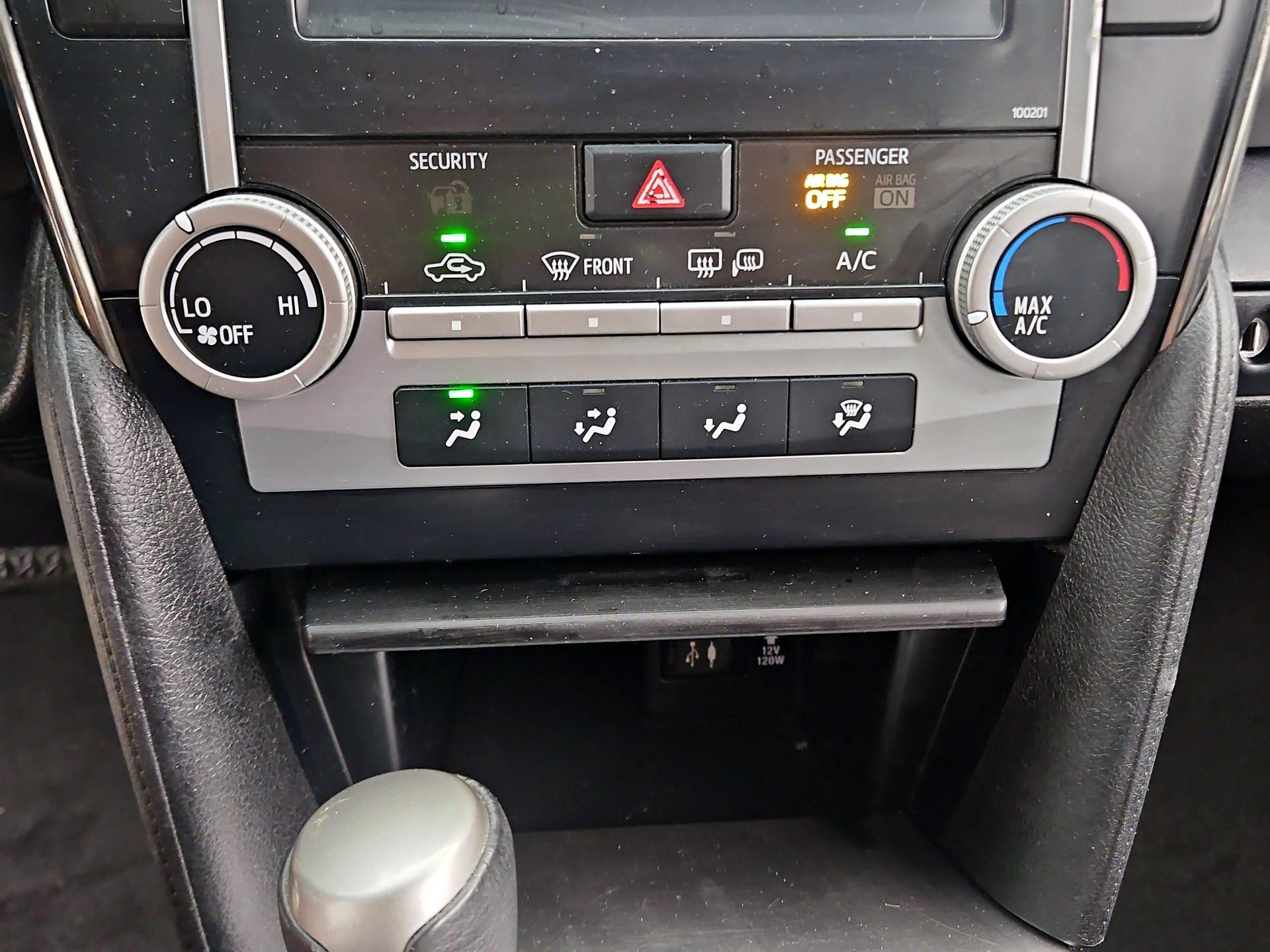 Thumbnail: 2014 Toyota Camry - 16