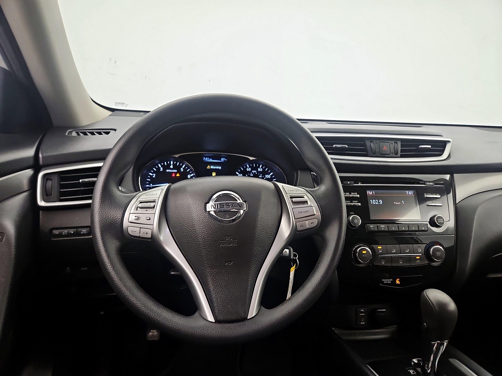 Thumbnail: 2016 Nissan Rogue - 10