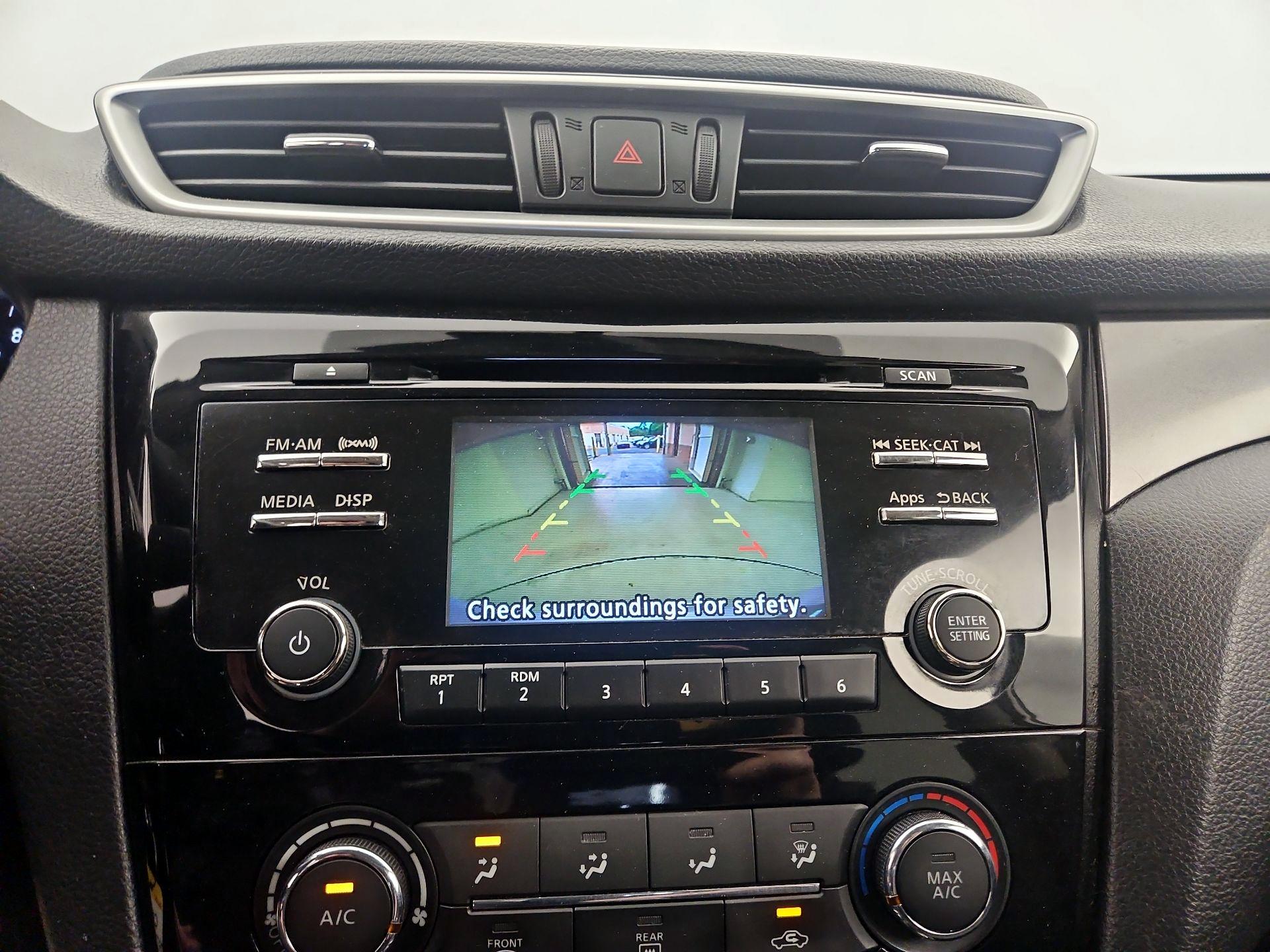 Thumbnail: 2016 Nissan Rogue - 14