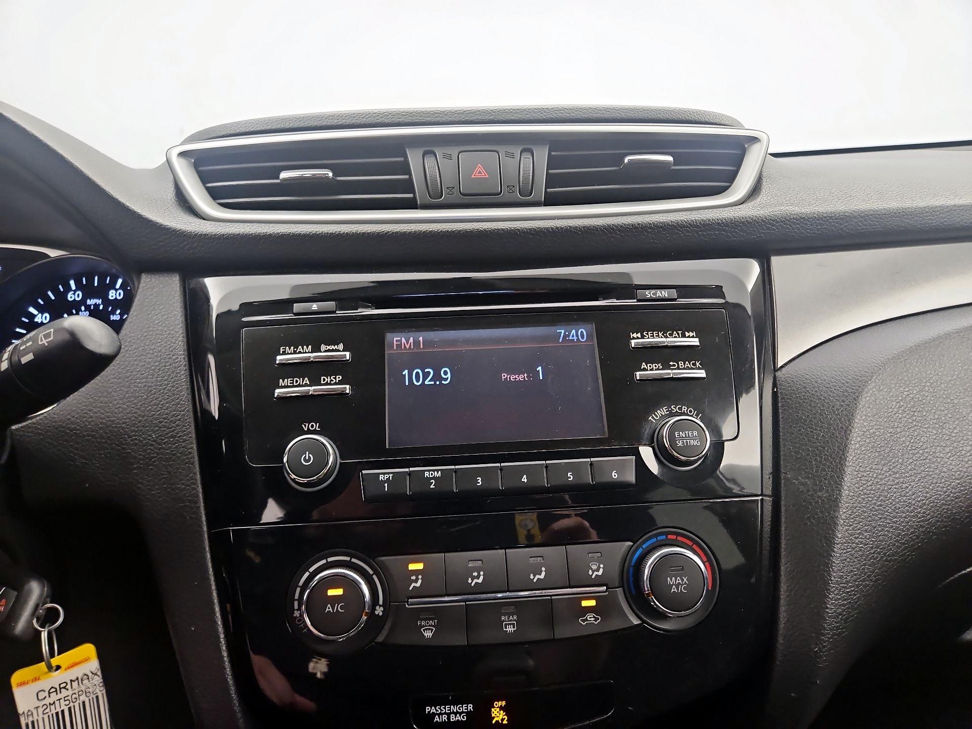 Thumbnail: 2016 Nissan Rogue - 15