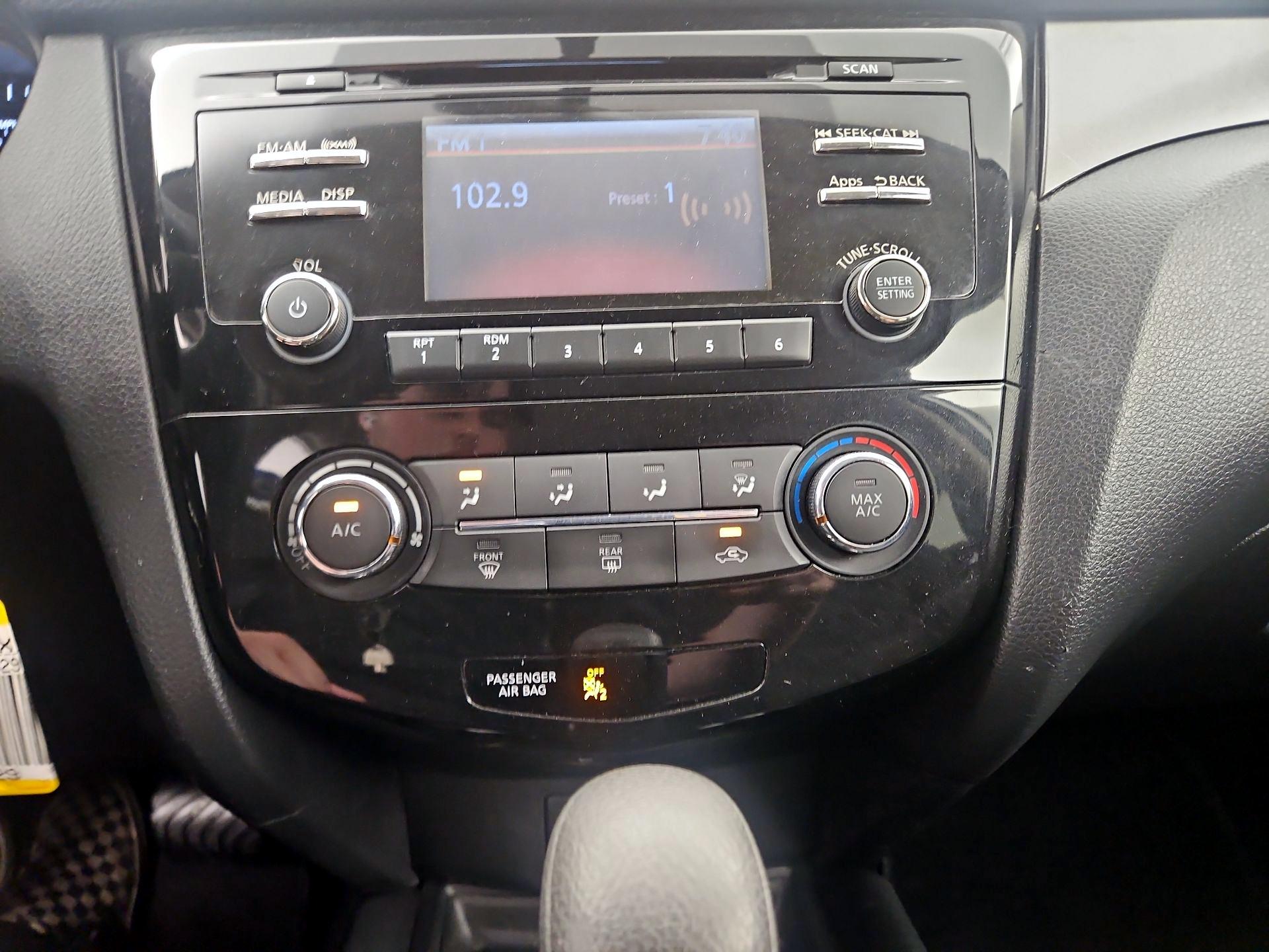 Thumbnail: 2016 Nissan Rogue - 16