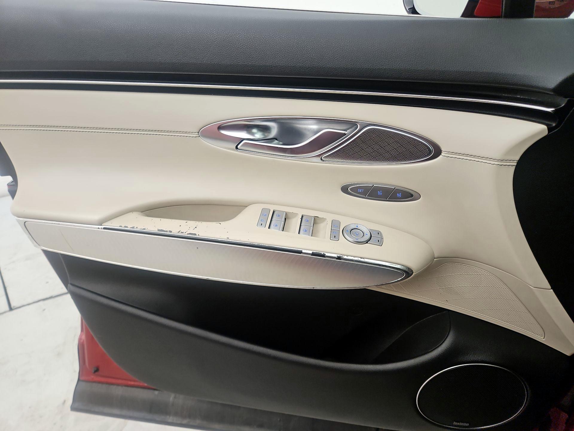 Thumbnail: 2022 Genesis GV70 - 12