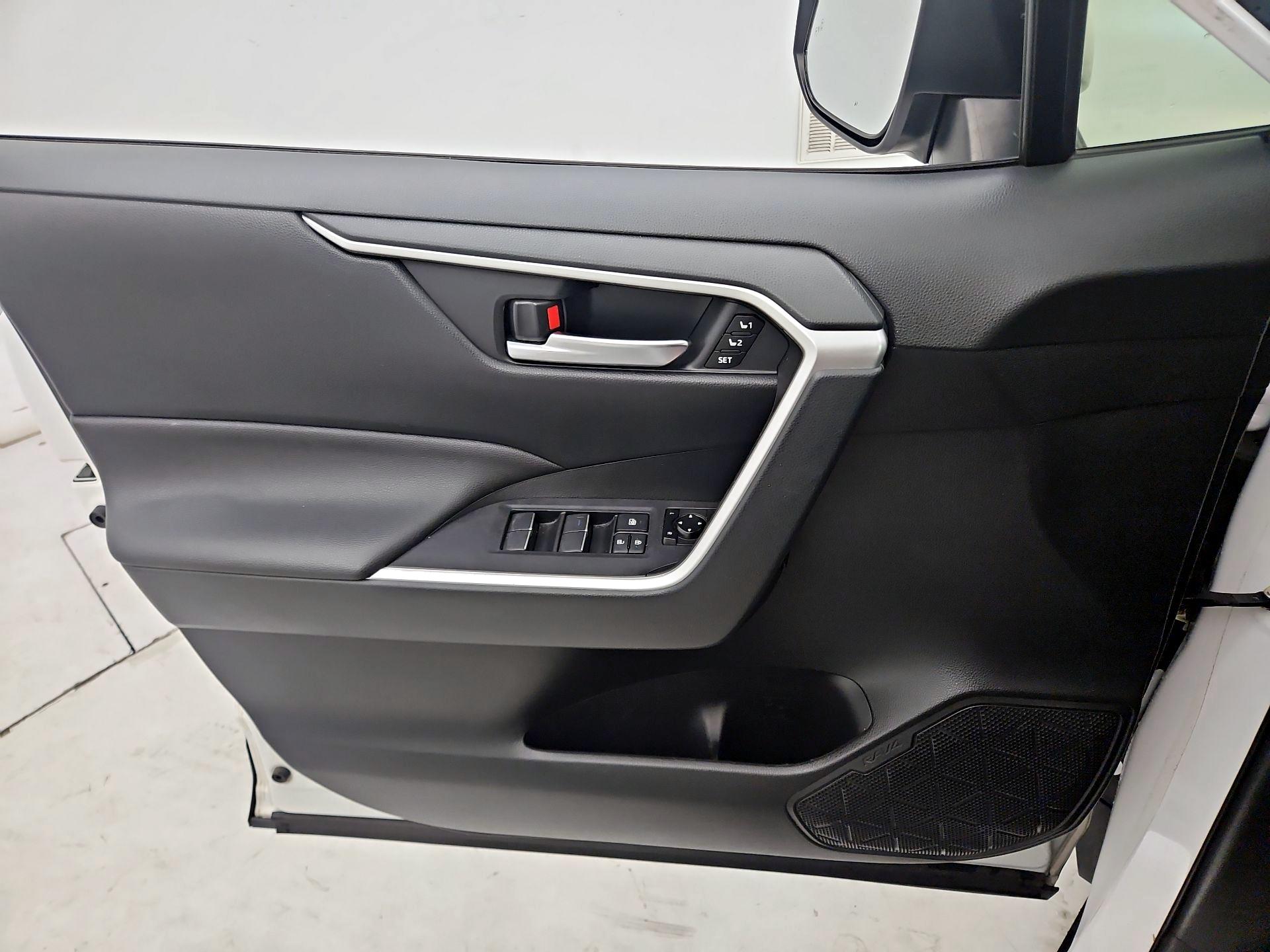 Thumbnail: 2019 Toyota RAV4 - 12