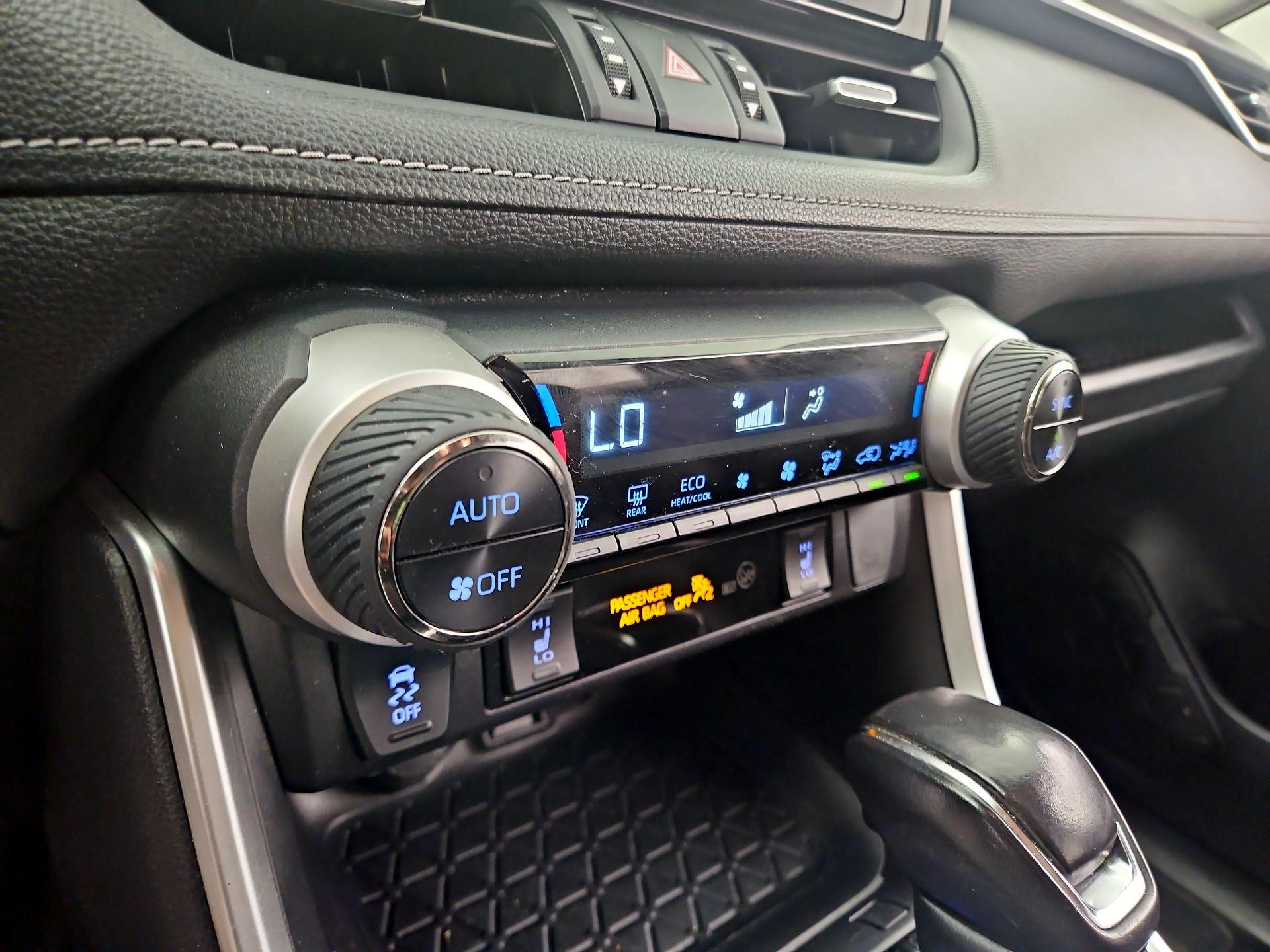 Thumbnail: 2019 Toyota RAV4 - 16