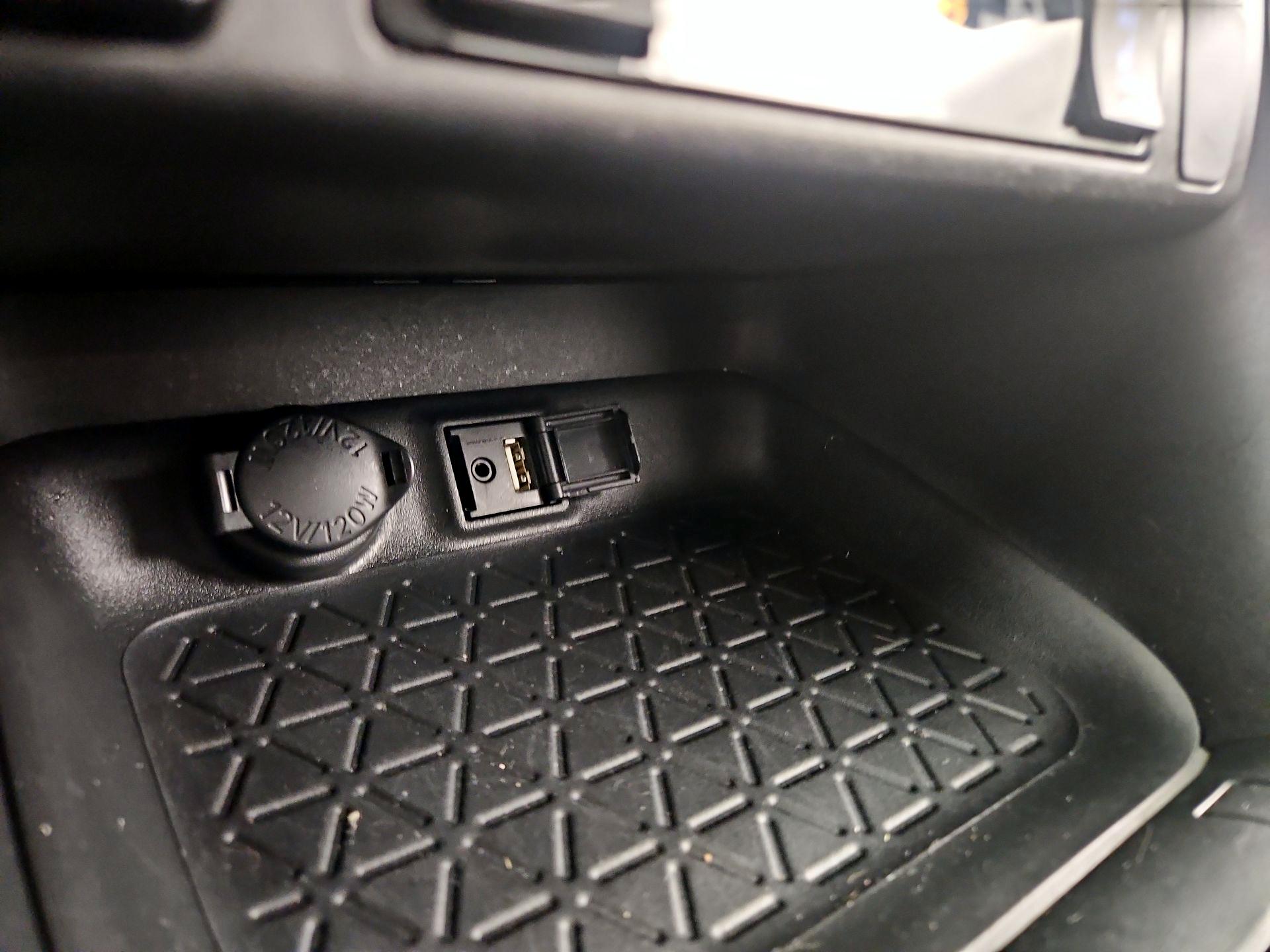 Thumbnail: 2019 Toyota RAV4 - 18