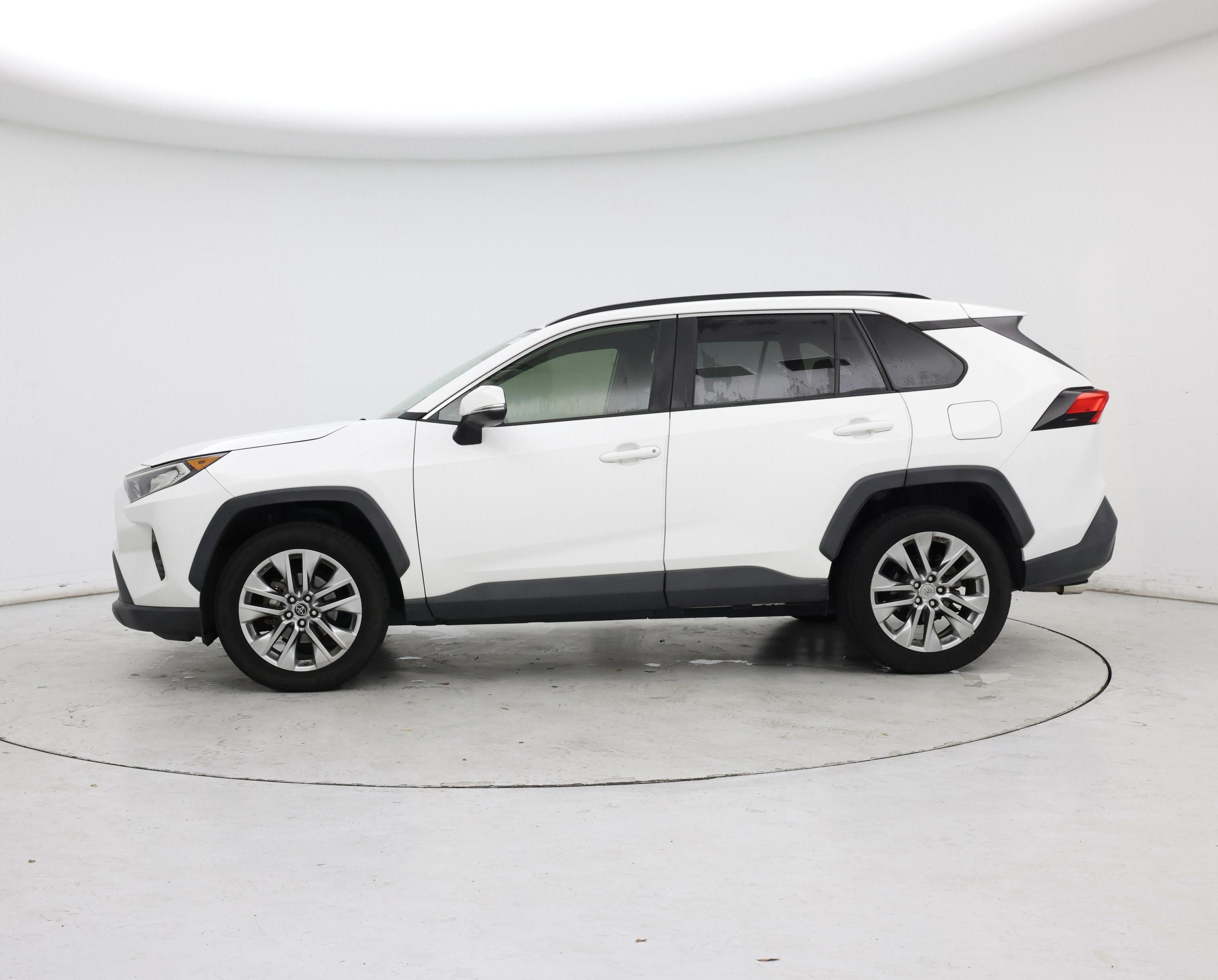 Thumbnail: 2019 Toyota RAV4 - 3