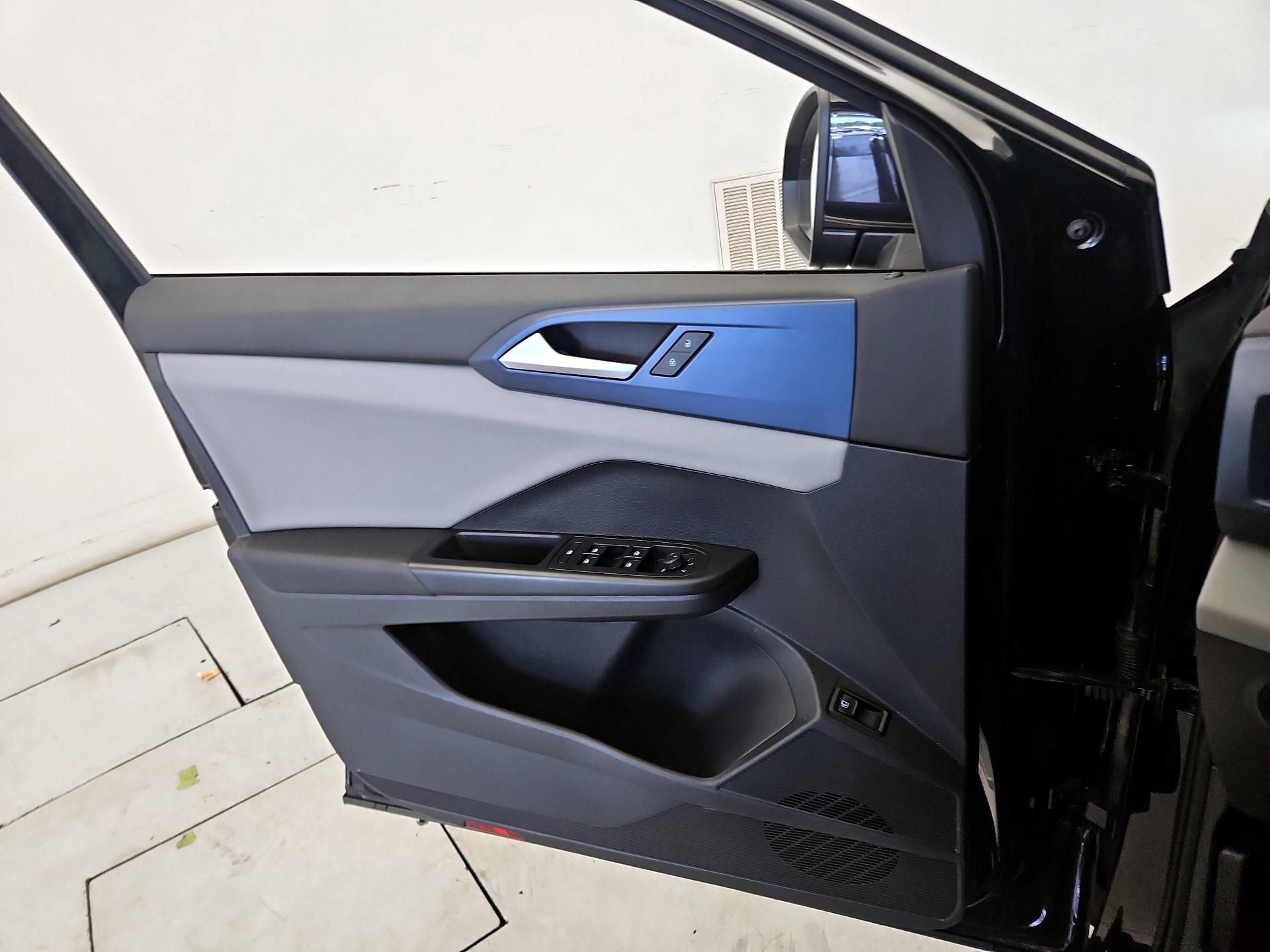 Thumbnail: 2022 Volkswagen Taos - 12