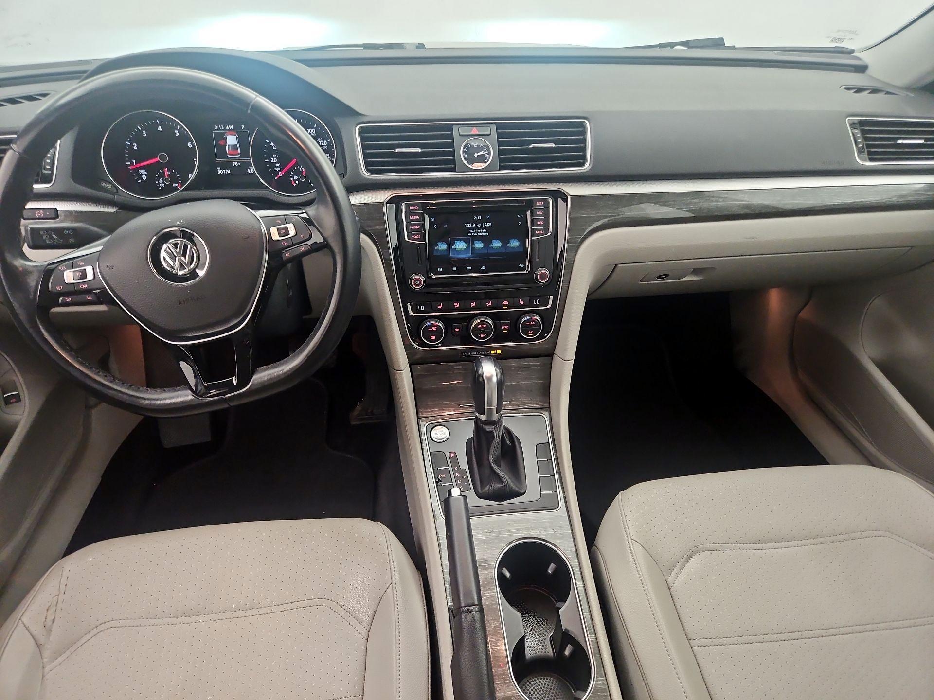 Thumbnail: 2017 Volkswagen Passat - 9