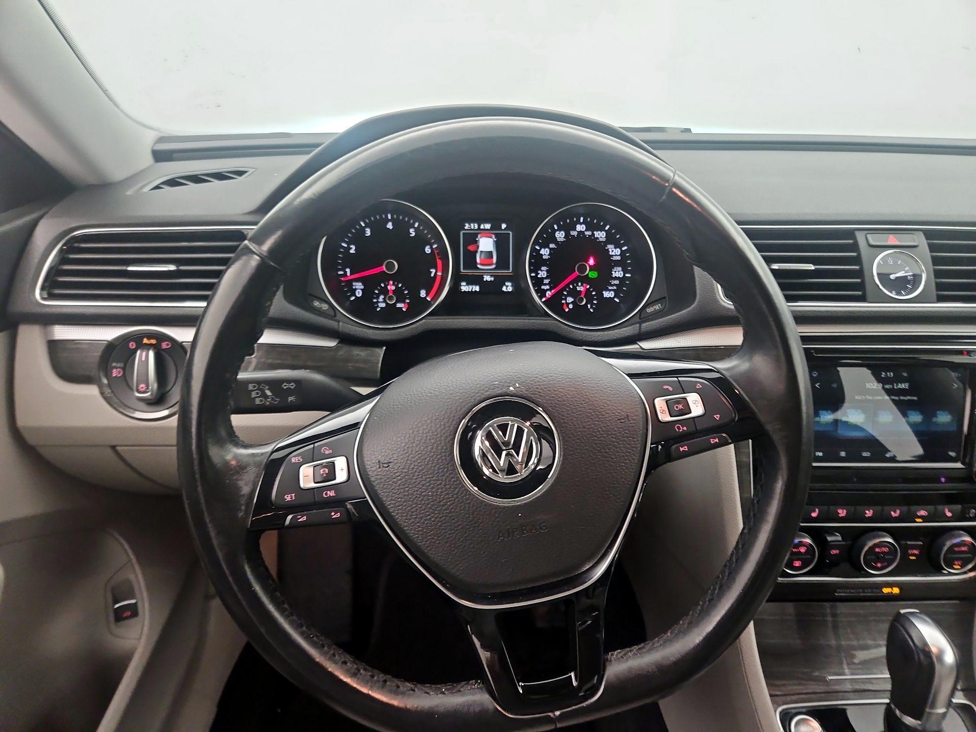 Thumbnail: 2017 Volkswagen Passat - 10