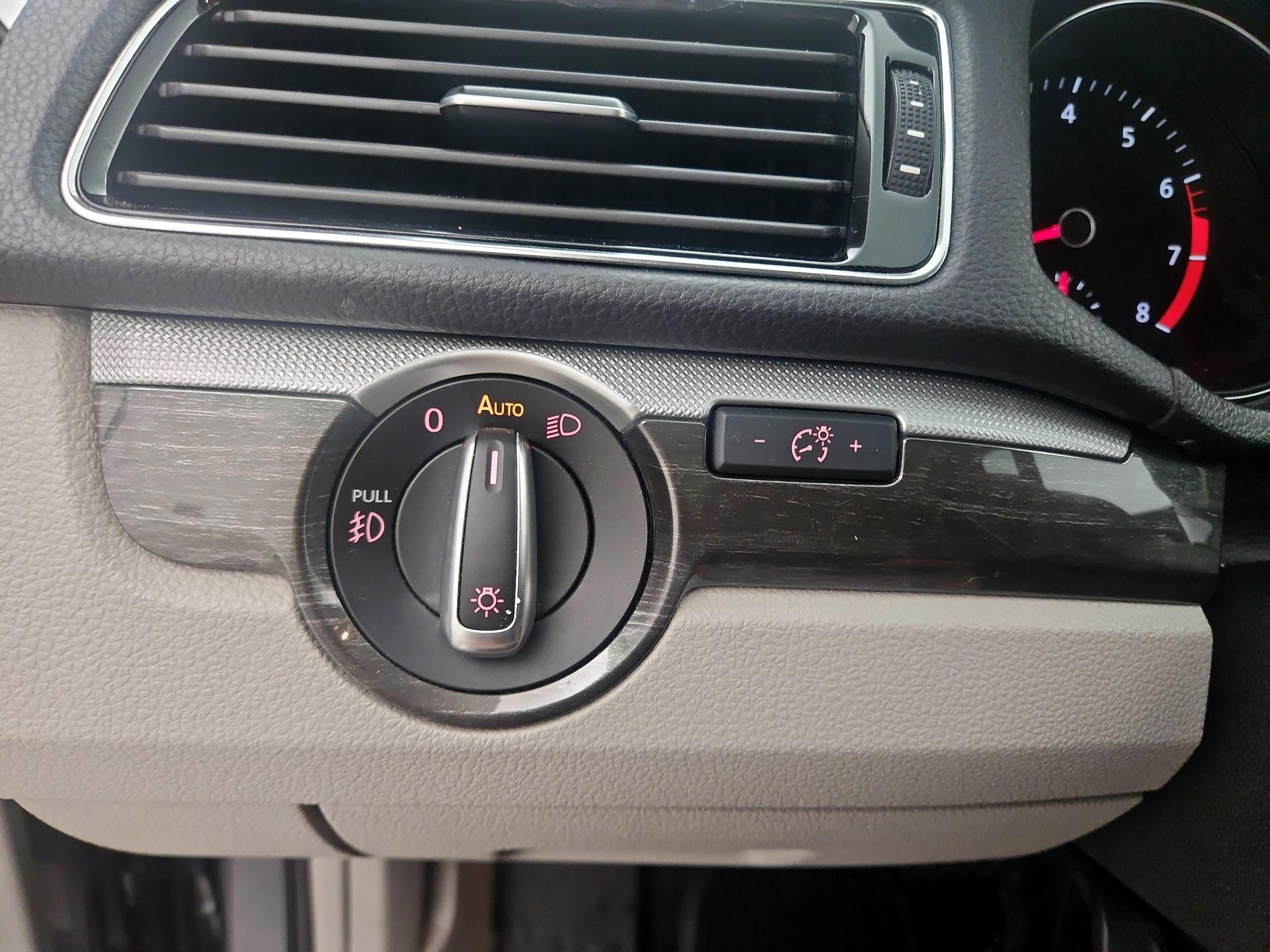 Thumbnail: 2017 Volkswagen Passat - 13