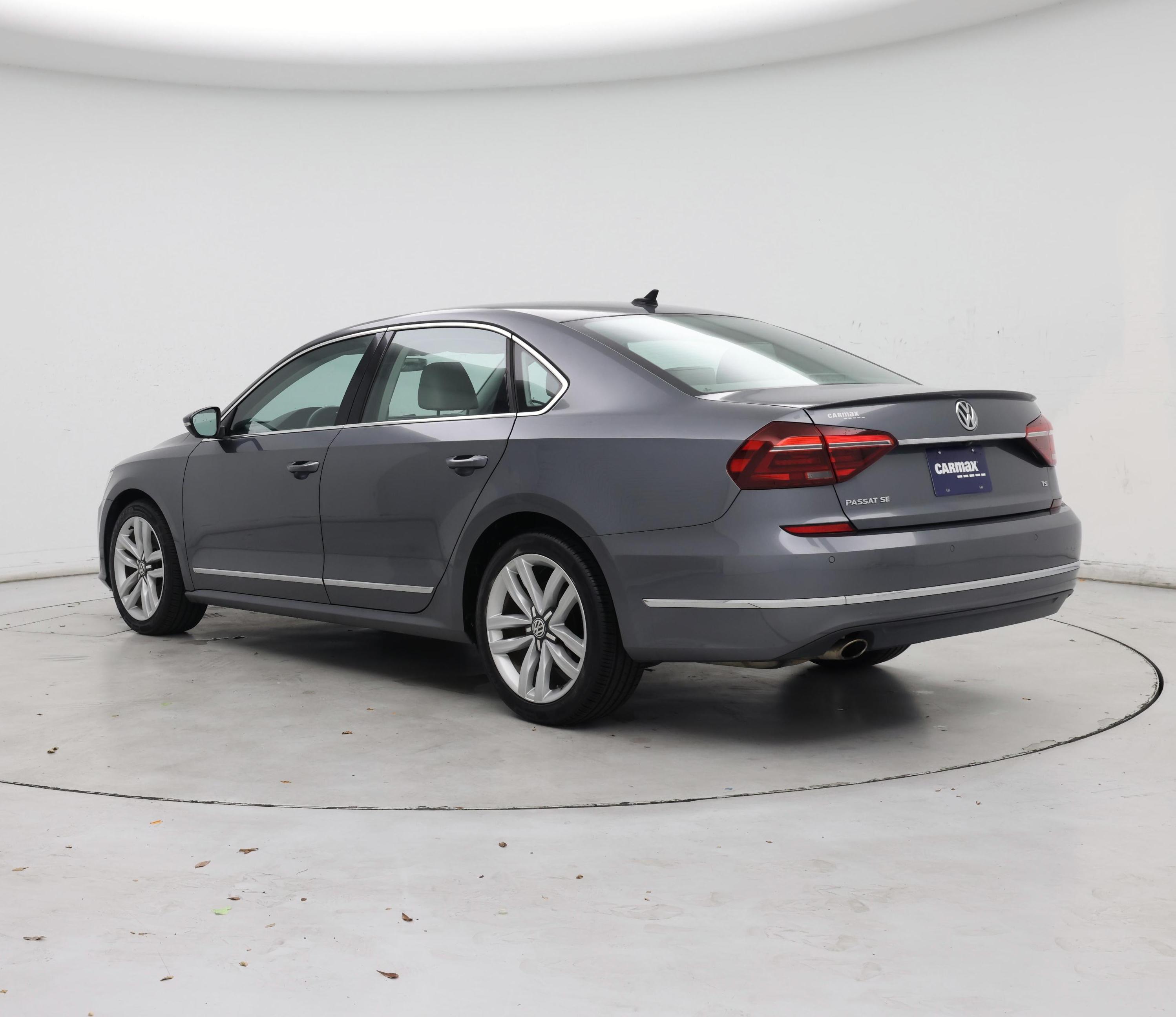 Thumbnail: 2017 Volkswagen Passat - 2