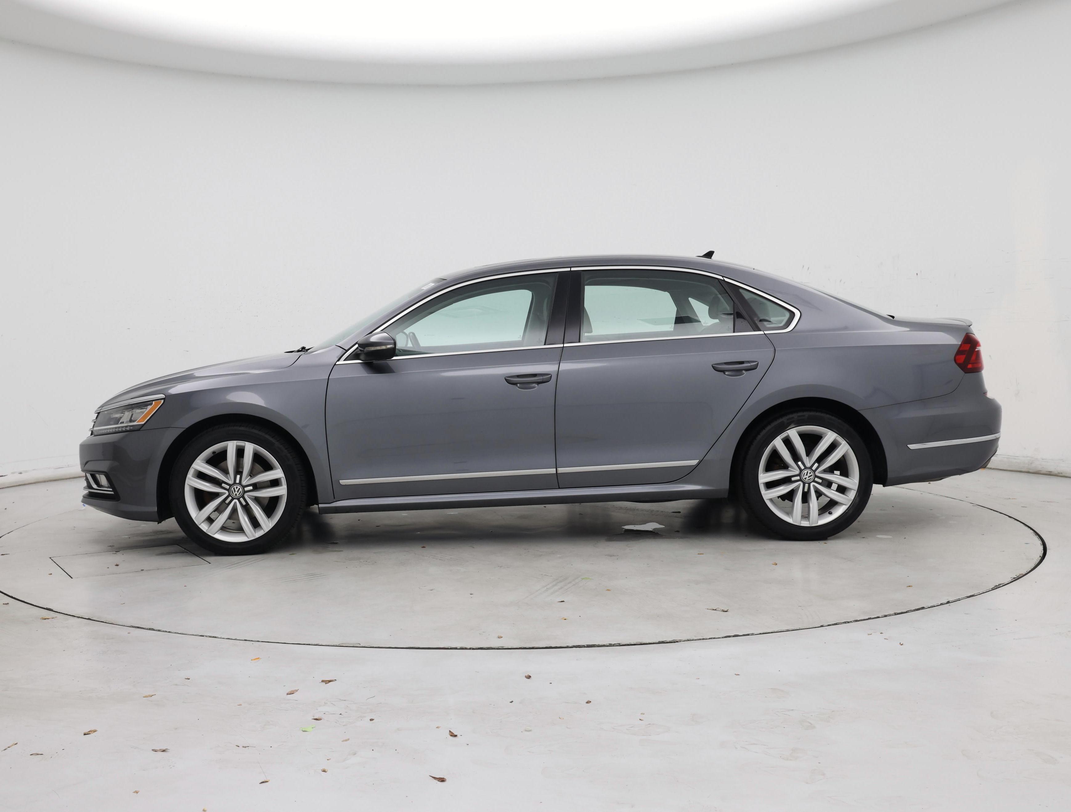 Thumbnail: 2017 Volkswagen Passat - 3
