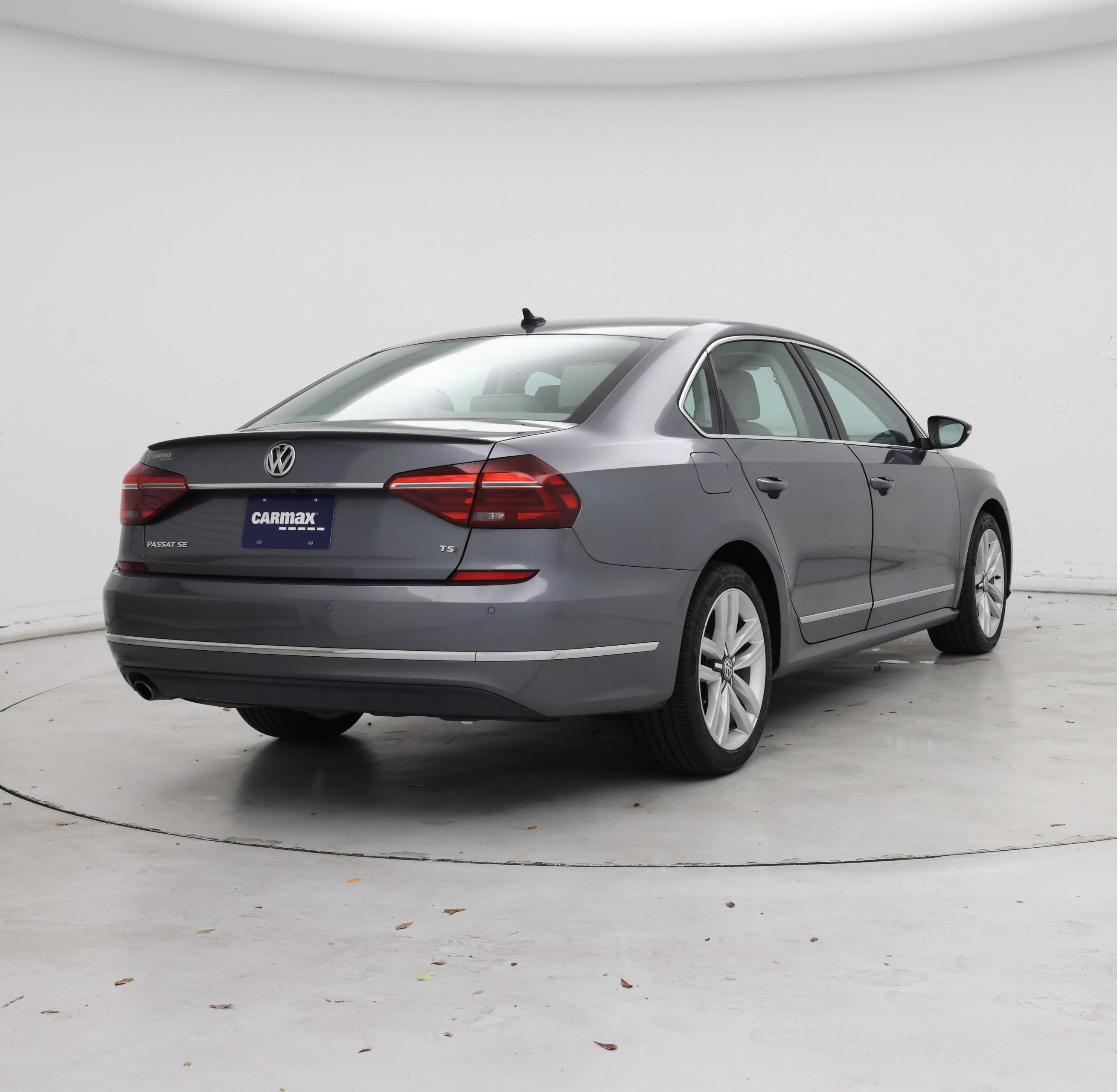 Thumbnail: 2017 Volkswagen Passat - 8