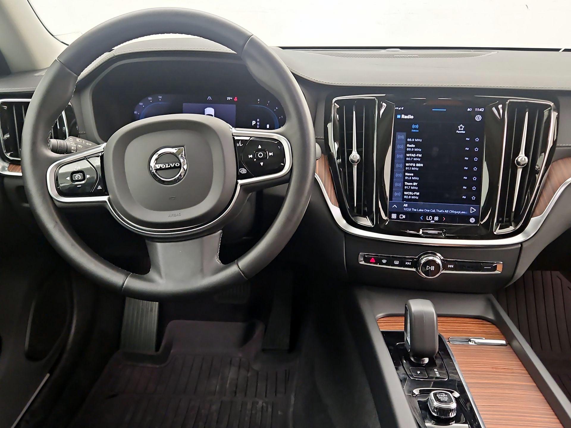 Thumbnail: 2023 Volvo S60 - 10