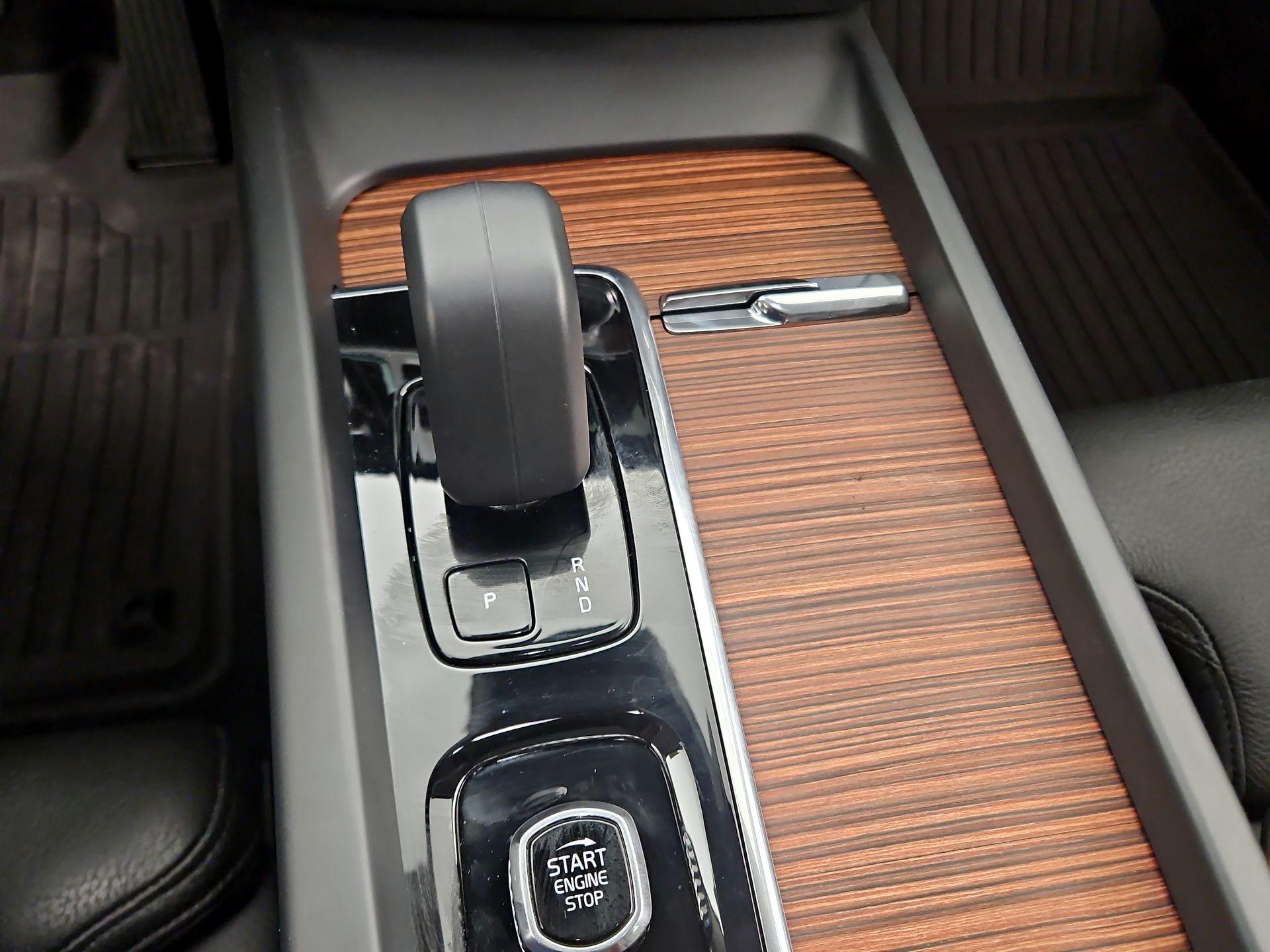 Thumbnail: 2023 Volvo S60 - 17