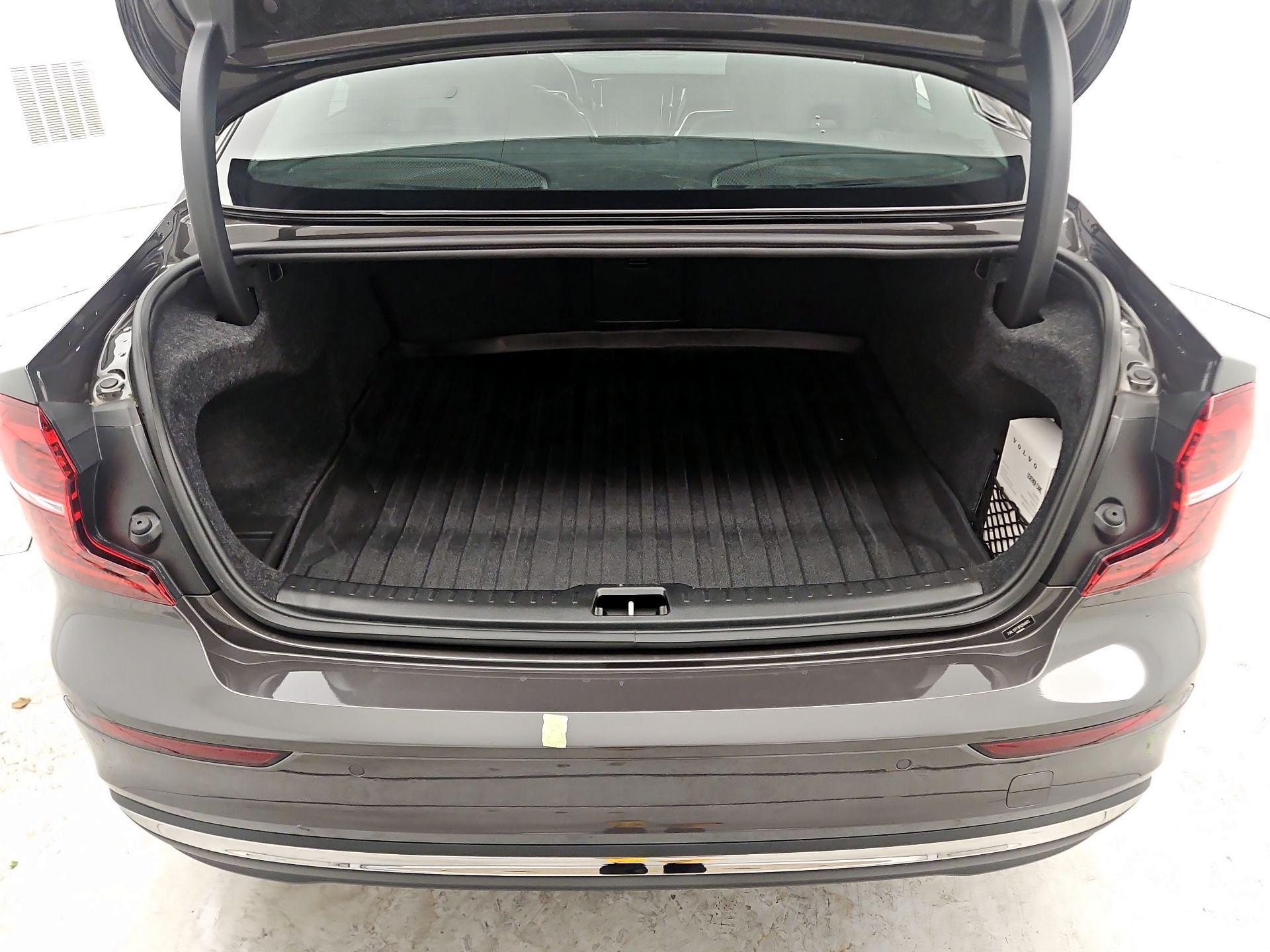 Thumbnail: 2023 Volvo S60 - 20