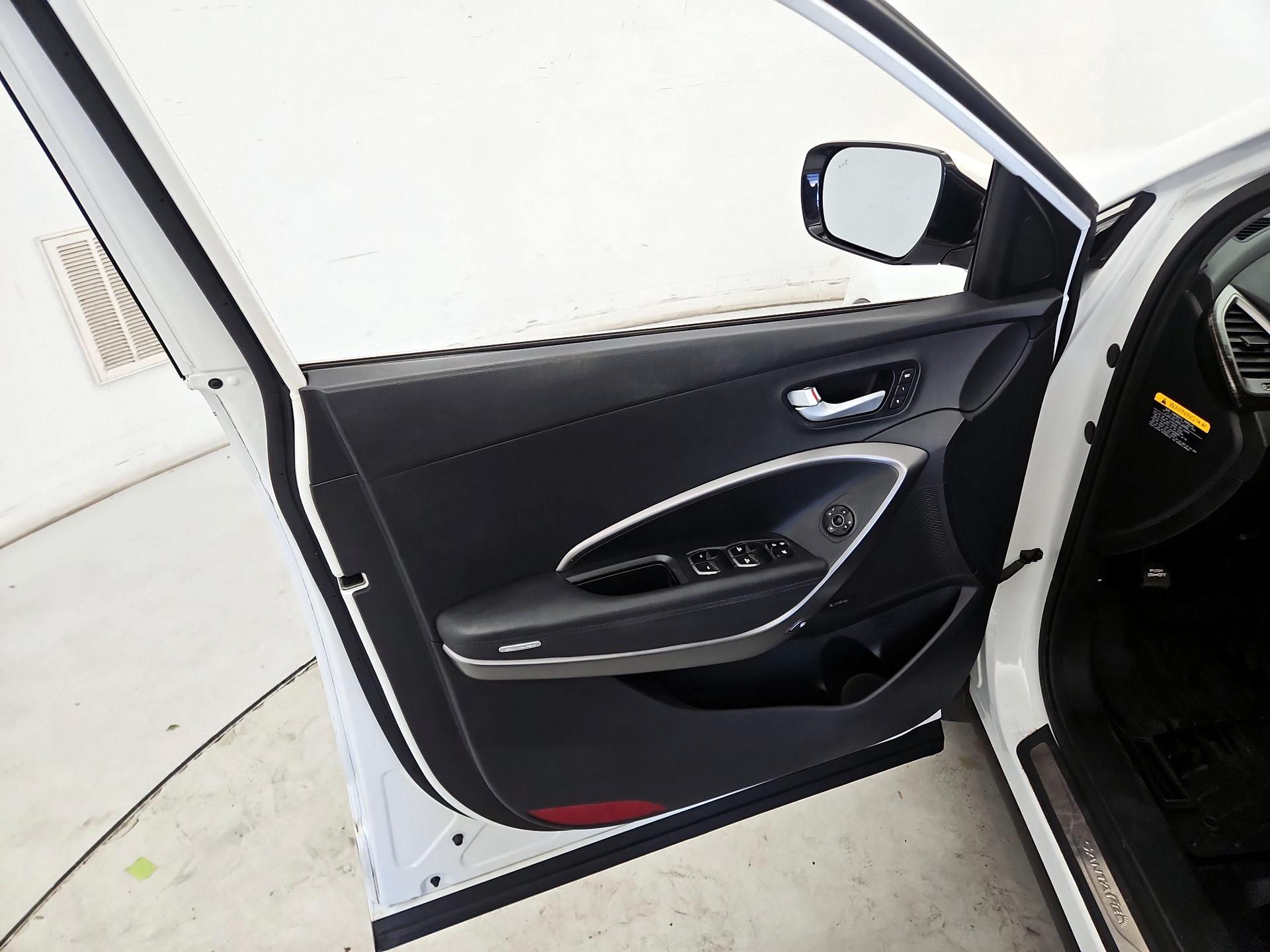 Thumbnail: 2015 Hyundai Santa Fe - 12