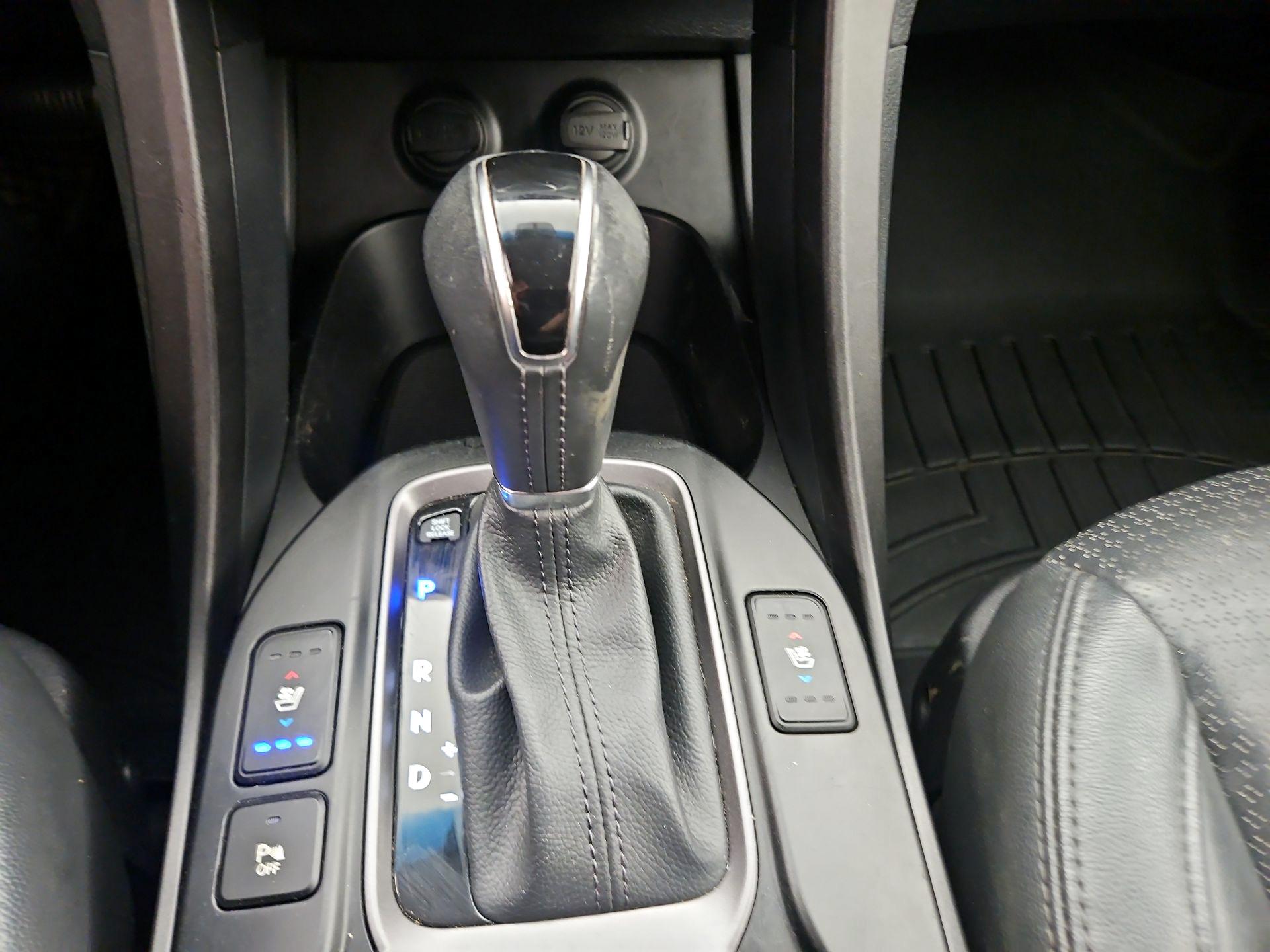 Thumbnail: 2015 Hyundai Santa Fe - 17
