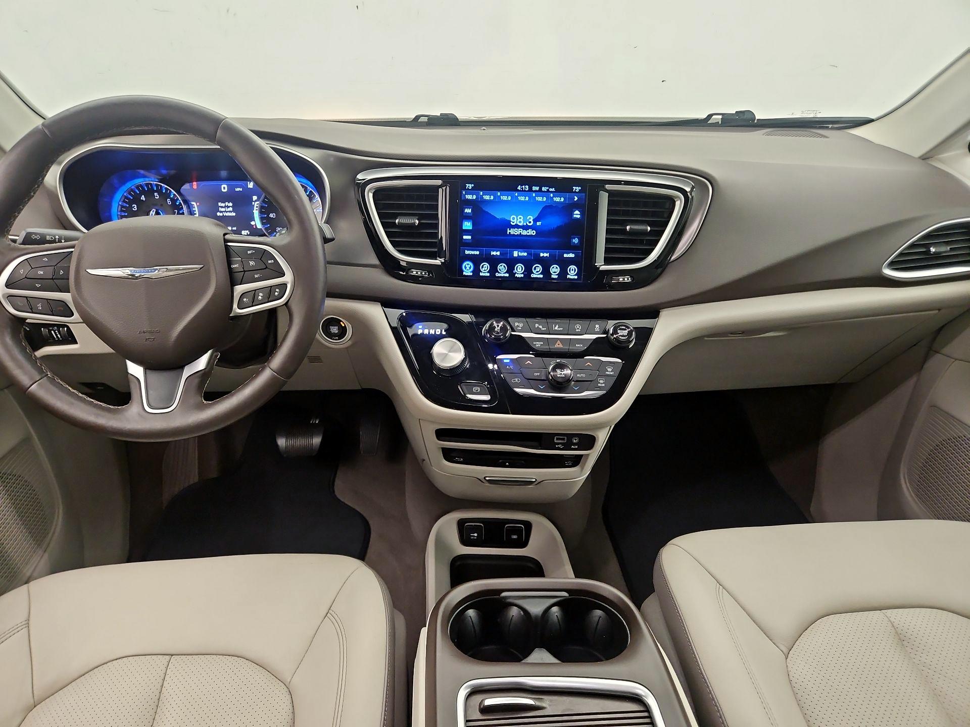 Thumbnail: 2017 Chrysler Pacifica - 9