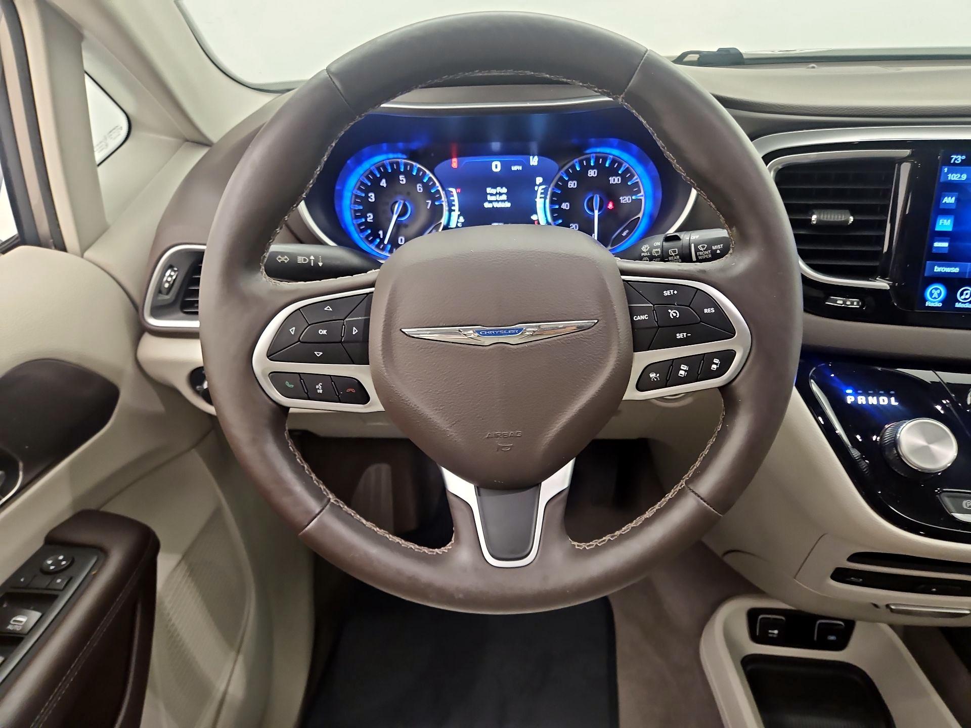 Thumbnail: 2017 Chrysler Pacifica - 10