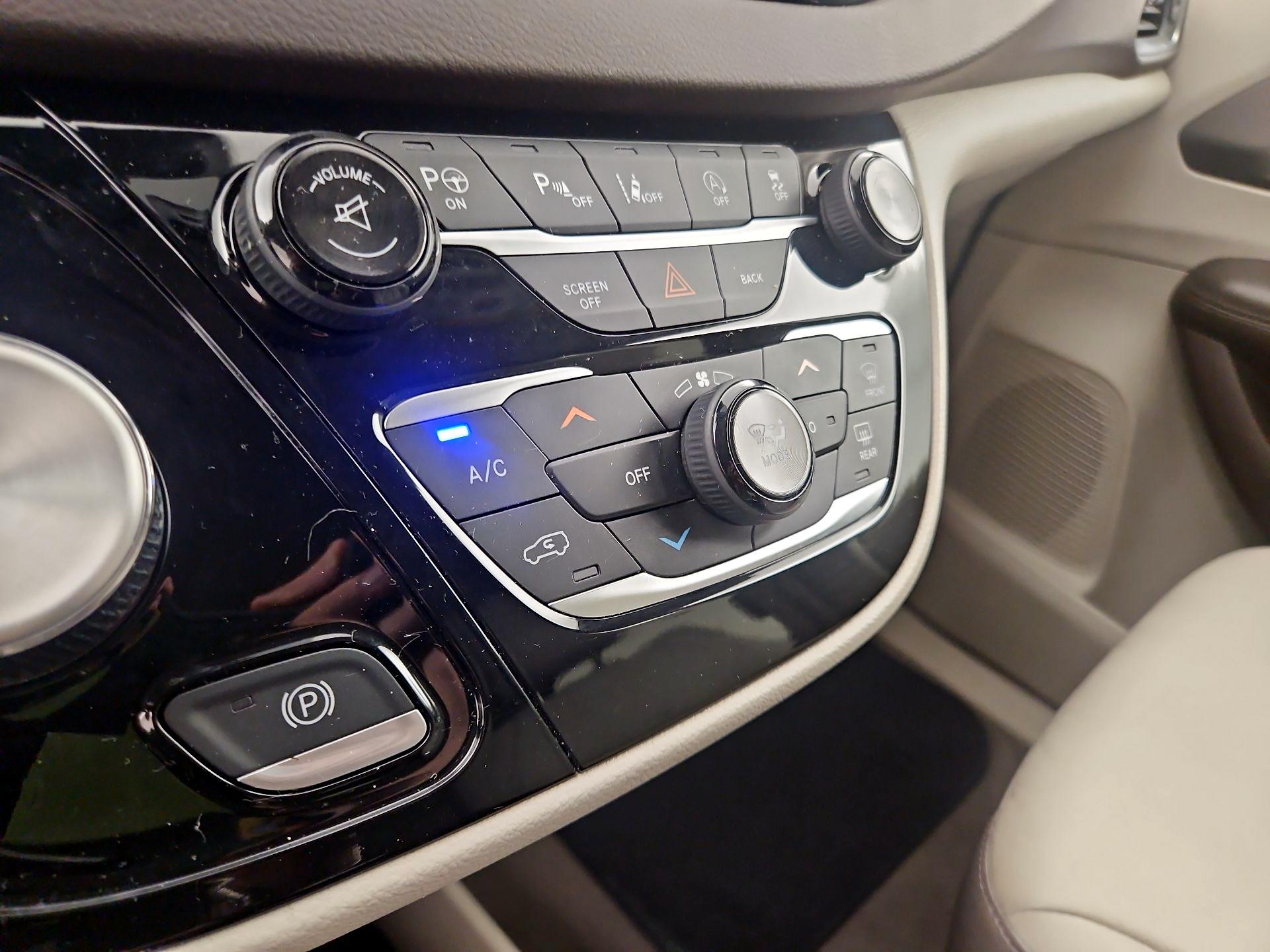 Thumbnail: 2017 Chrysler Pacifica - 16