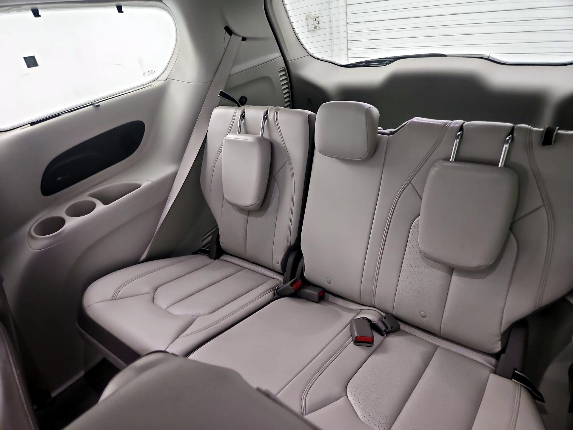 Thumbnail: 2017 Chrysler Pacifica - 20