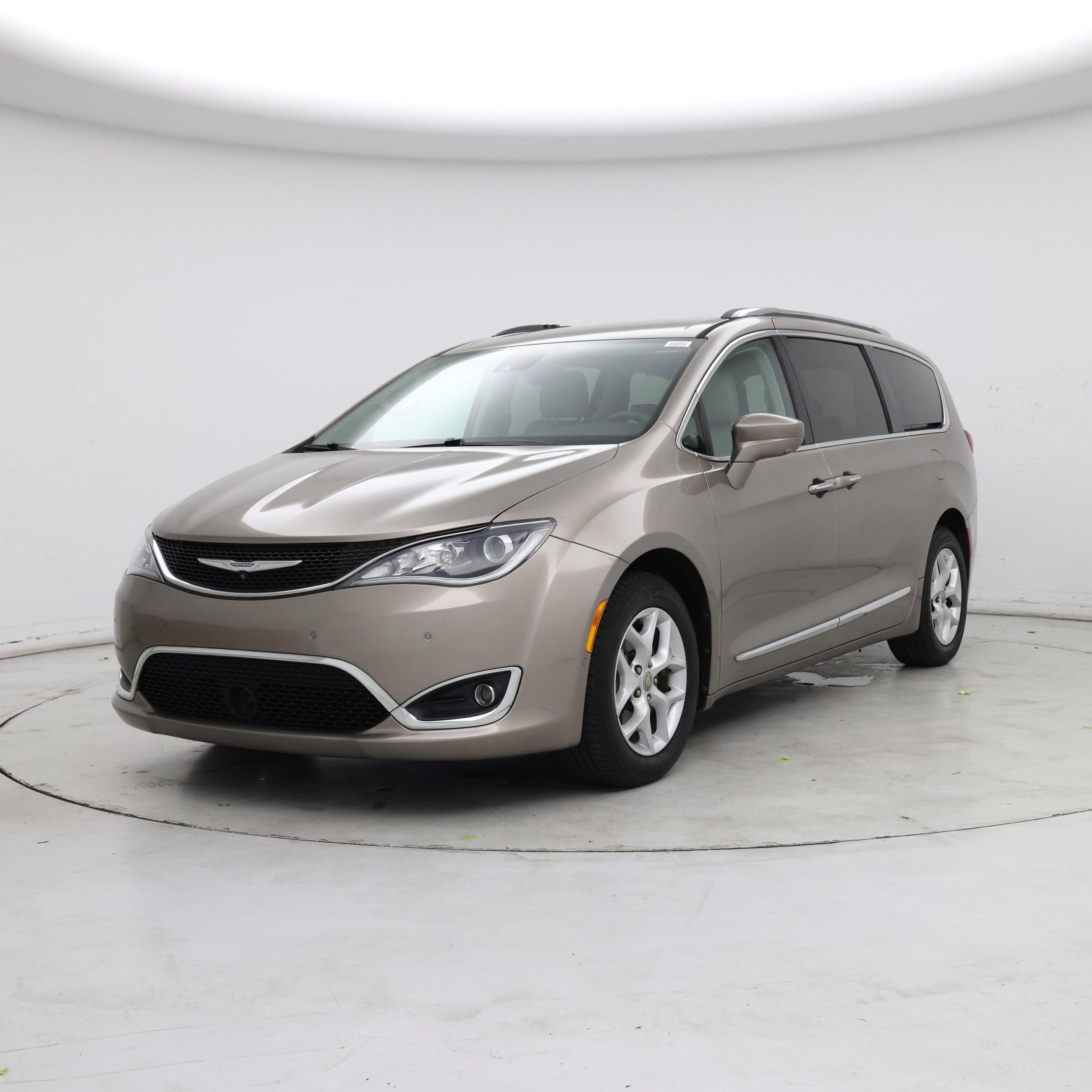 Thumbnail: 2017 Chrysler Pacifica - 4