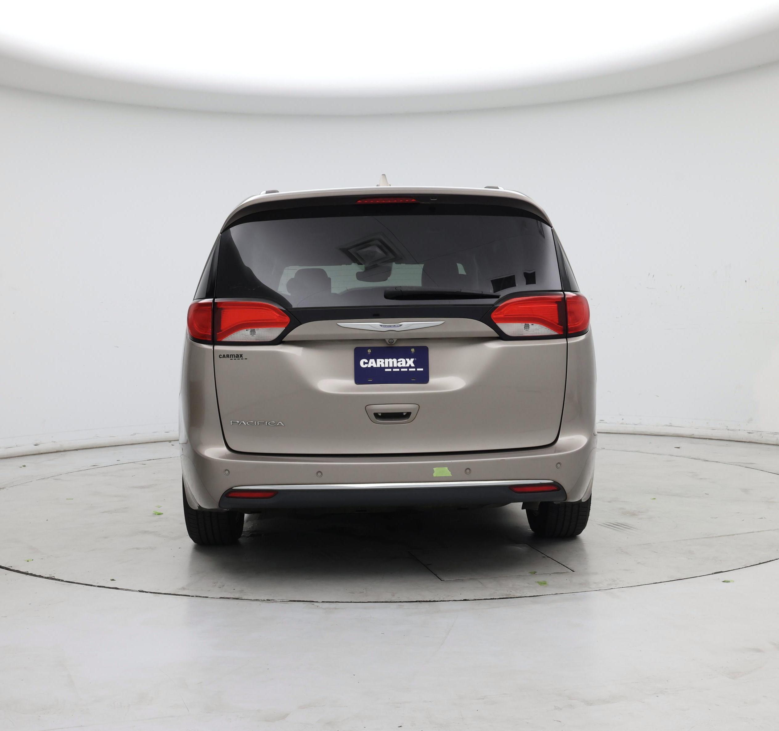 Thumbnail: 2017 Chrysler Pacifica - 6