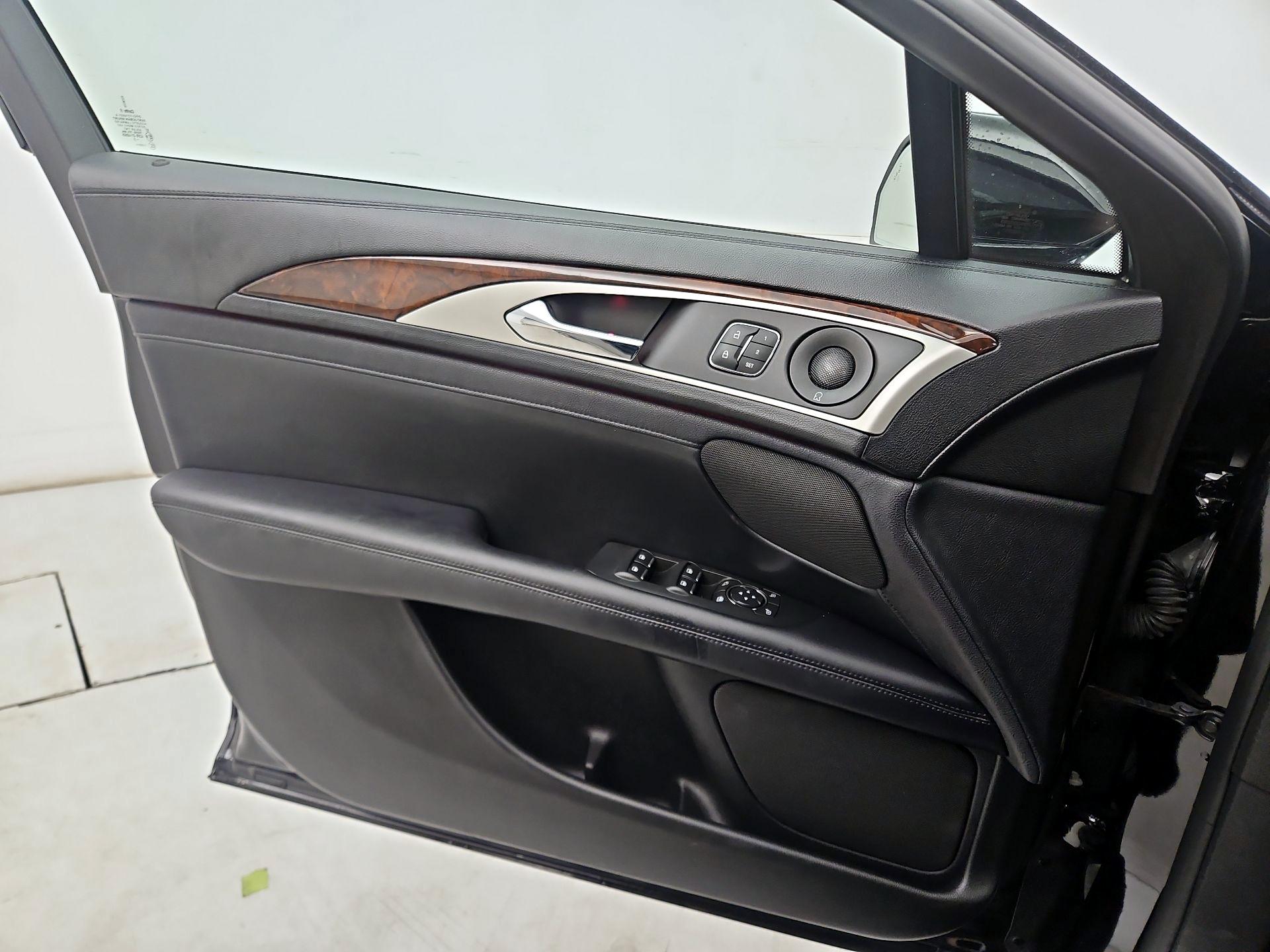 Thumbnail: 2019 Lincoln MKZ - 12
