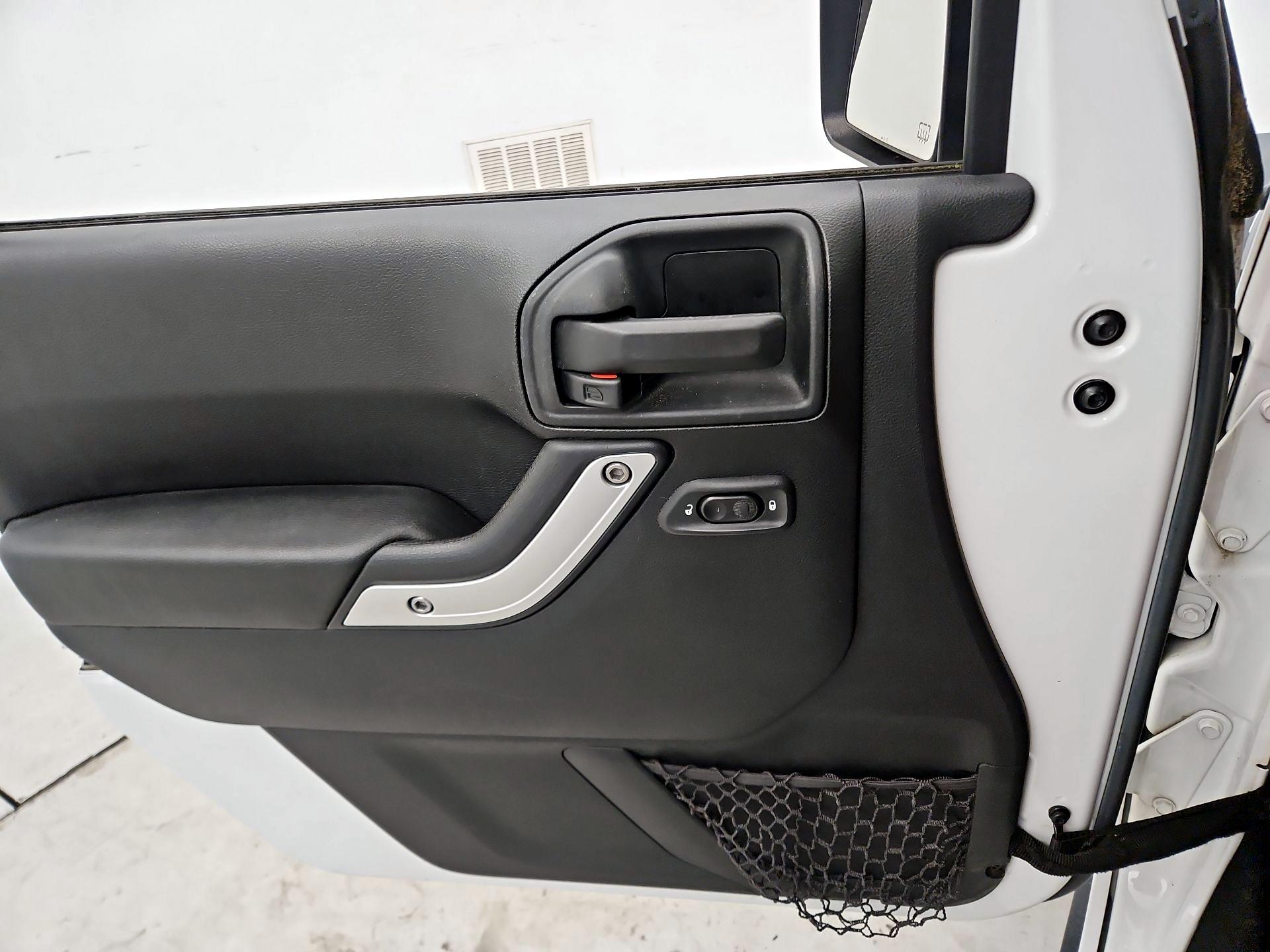 Thumbnail: 2016 Jeep Wrangler - 12