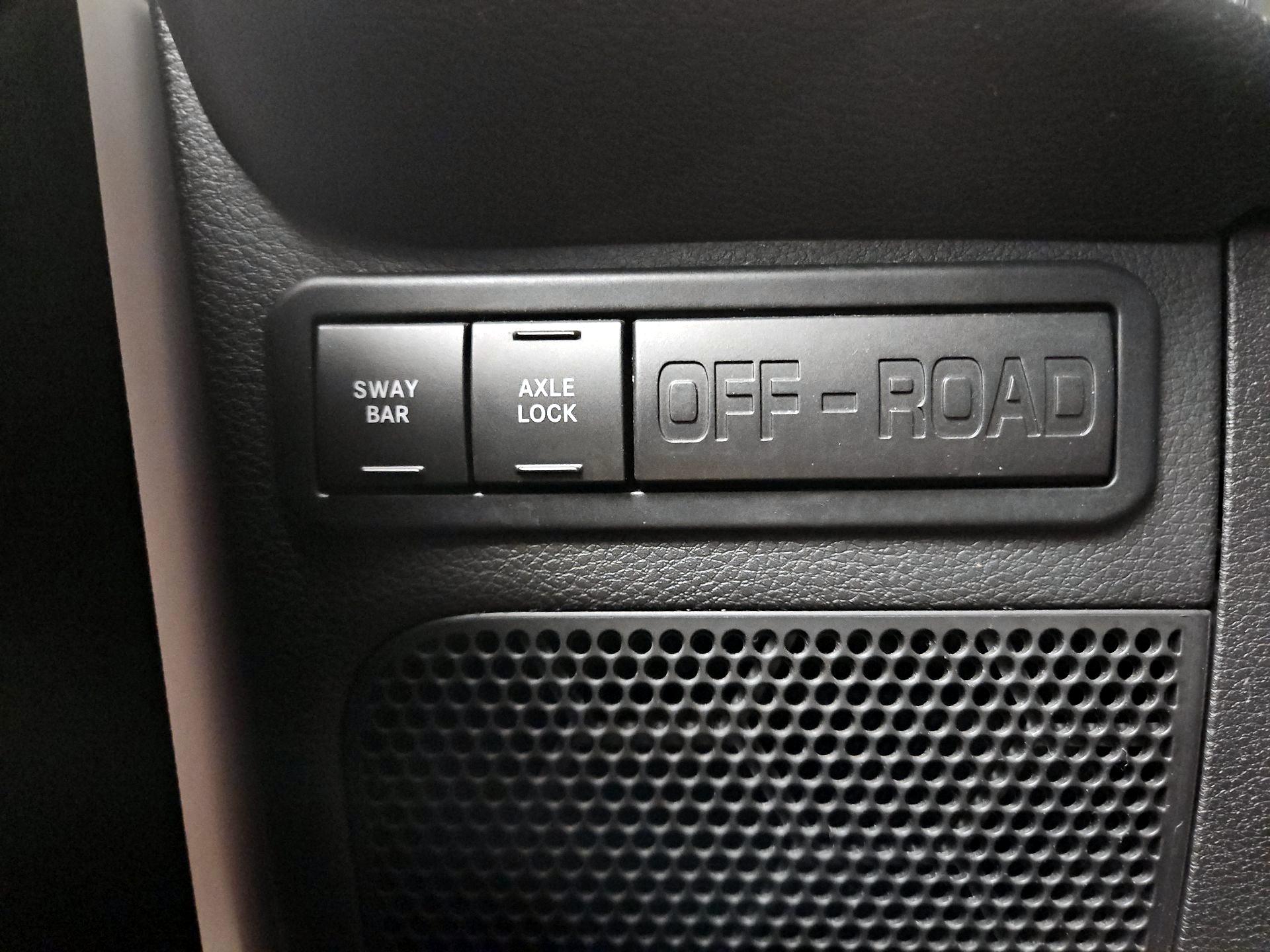 Thumbnail: 2016 Jeep Wrangler - 13