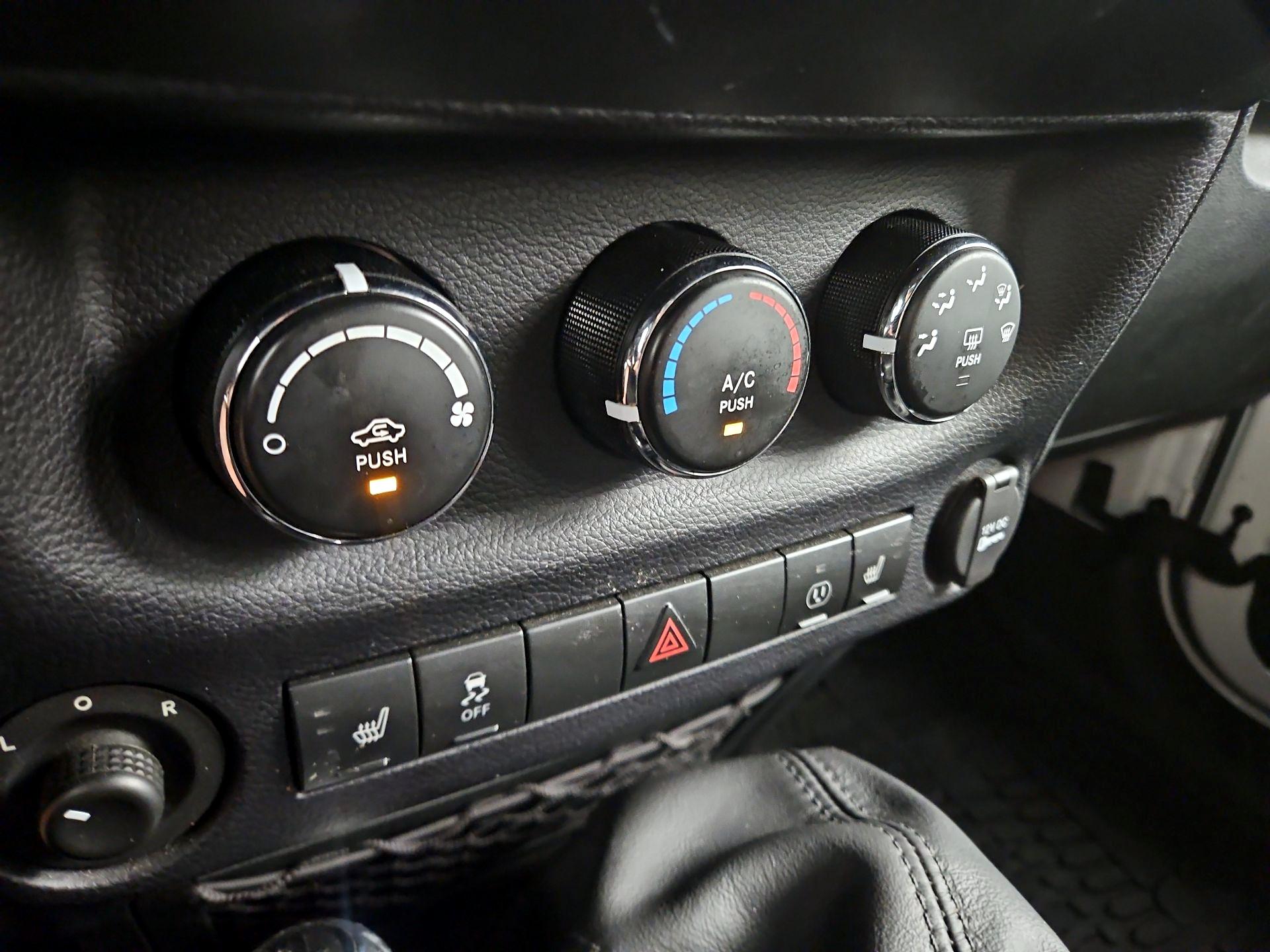Thumbnail: 2016 Jeep Wrangler - 15
