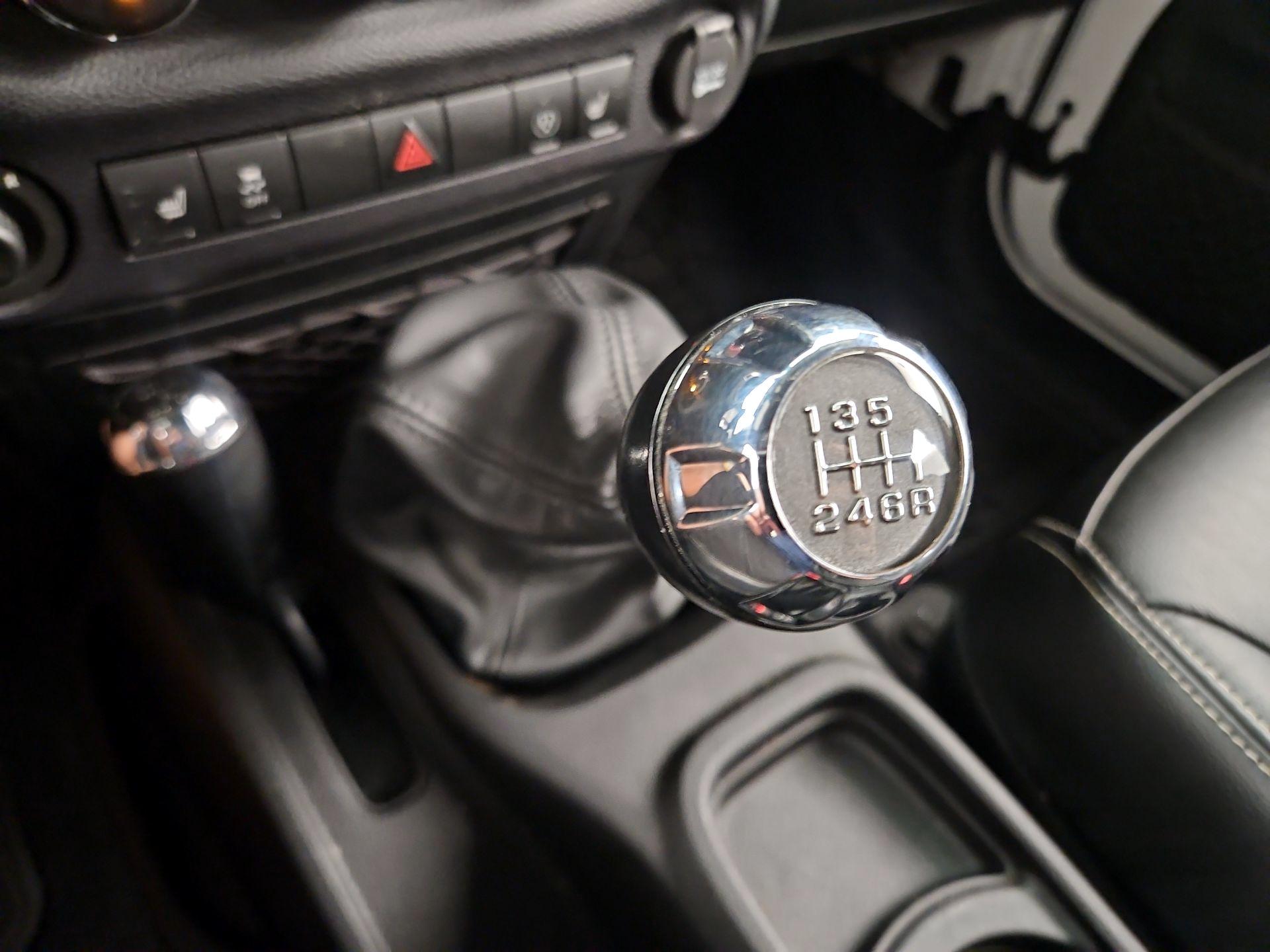 Thumbnail: 2016 Jeep Wrangler - 16