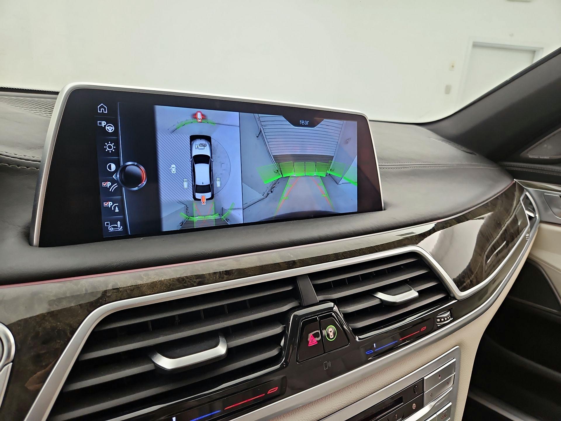 Thumbnail: 2016 BMW 7 Series - 14