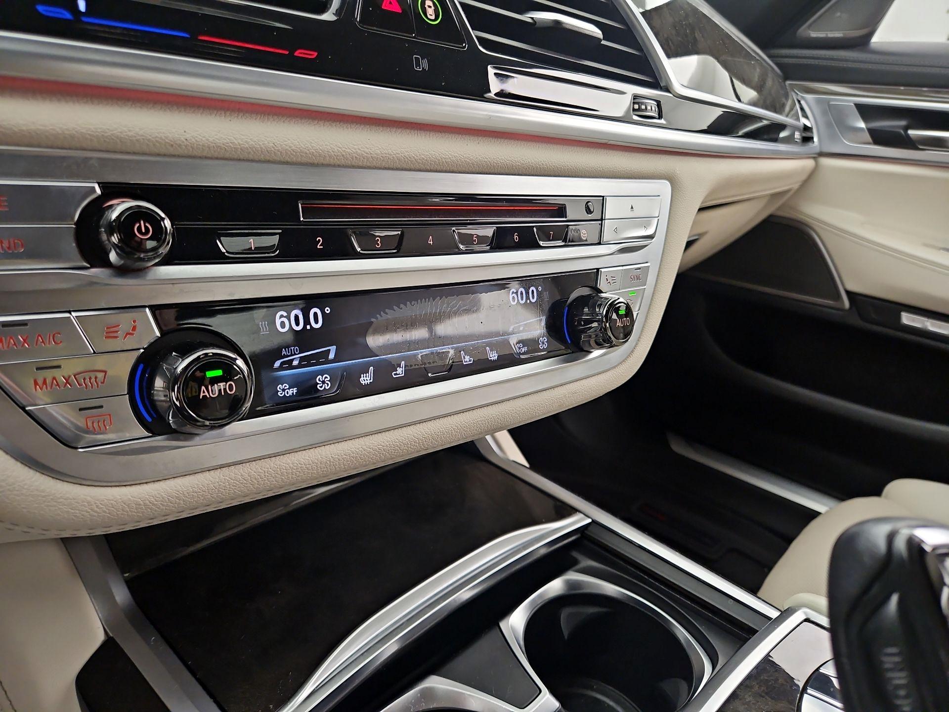 Thumbnail: 2016 BMW 7 Series - 16