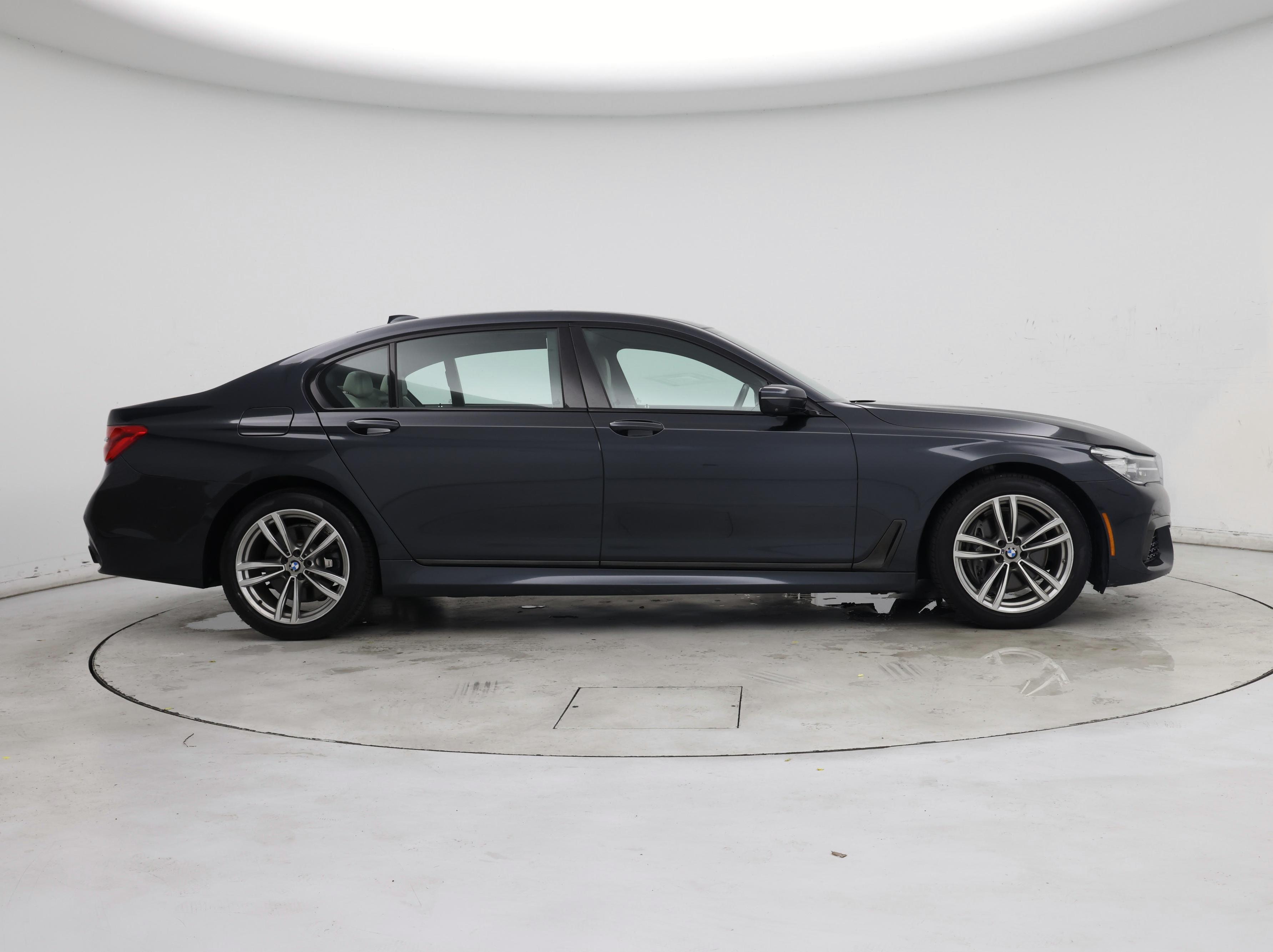 Thumbnail: 2016 BMW 7 Series - 7