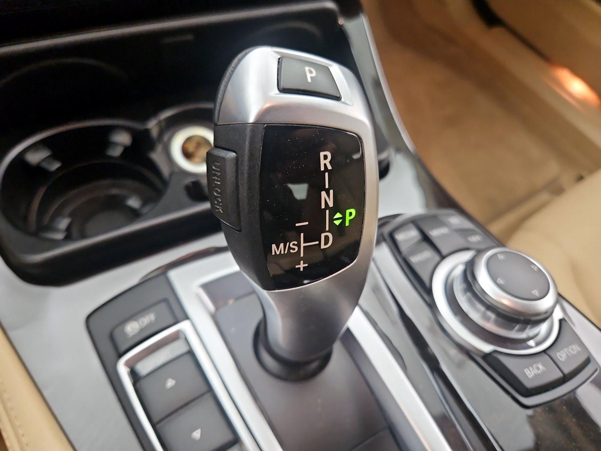 Thumbnail: 2013 BMW 5 Series - 17