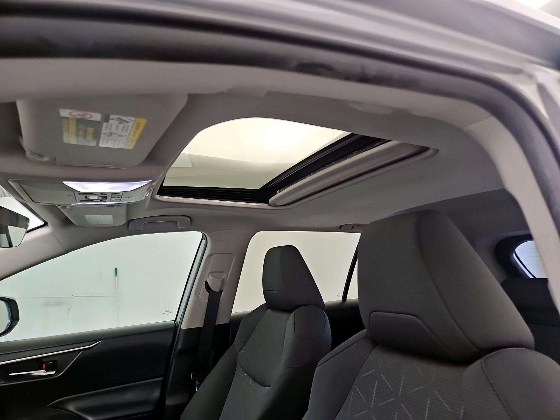 Thumbnail: 2022 Toyota RAV4 - 19