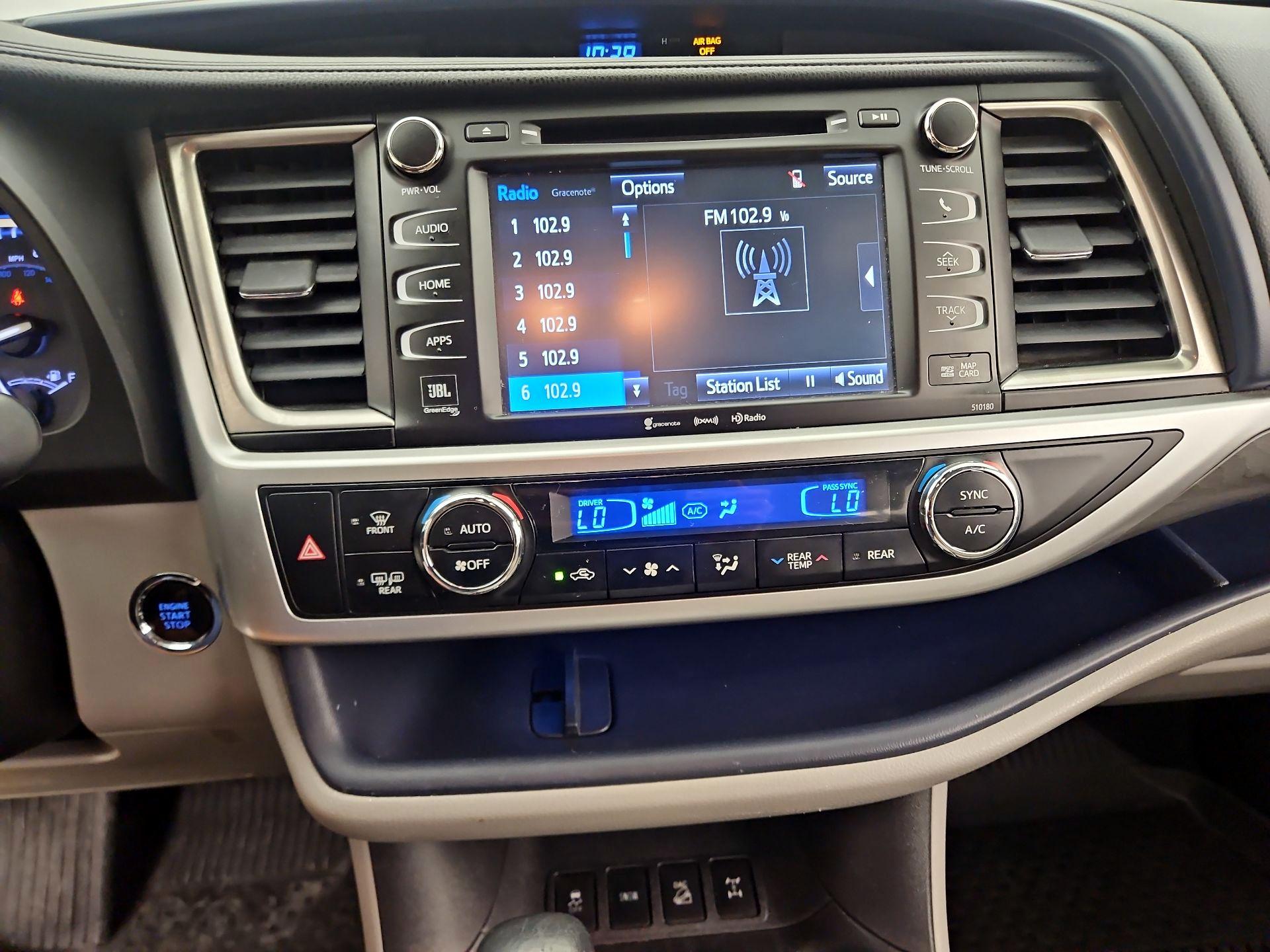 Thumbnail: 2018 Toyota Highlander - 16