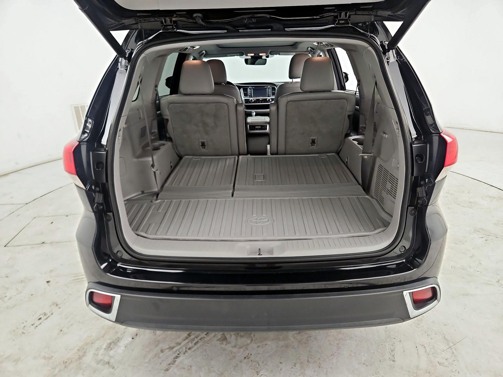 Thumbnail: 2018 Toyota Highlander - 20