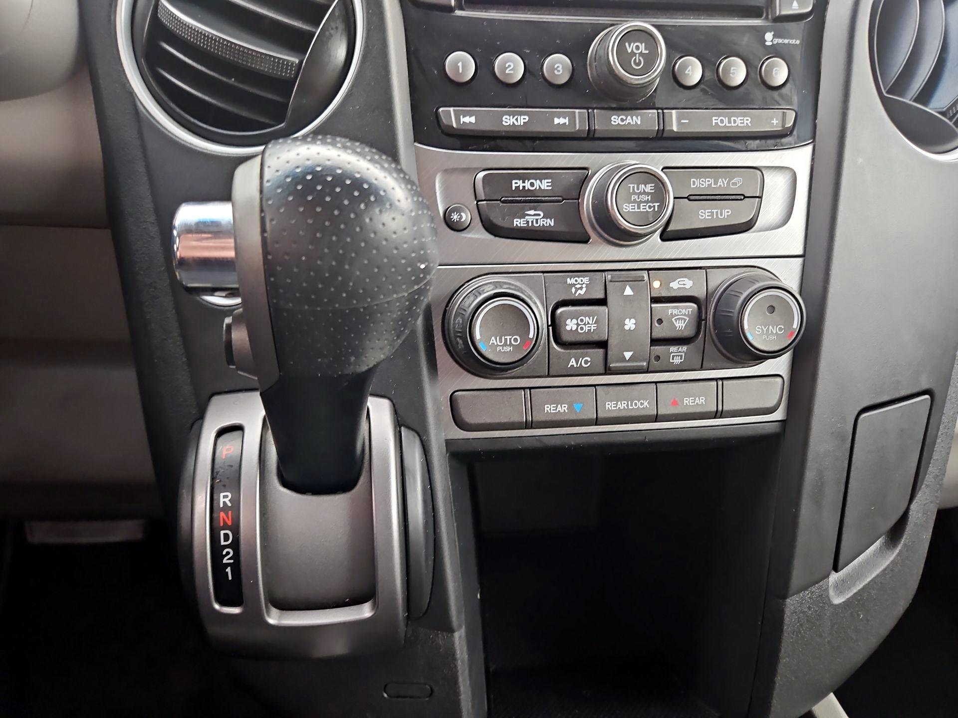 Thumbnail: 2015 Honda Pilot - 17
