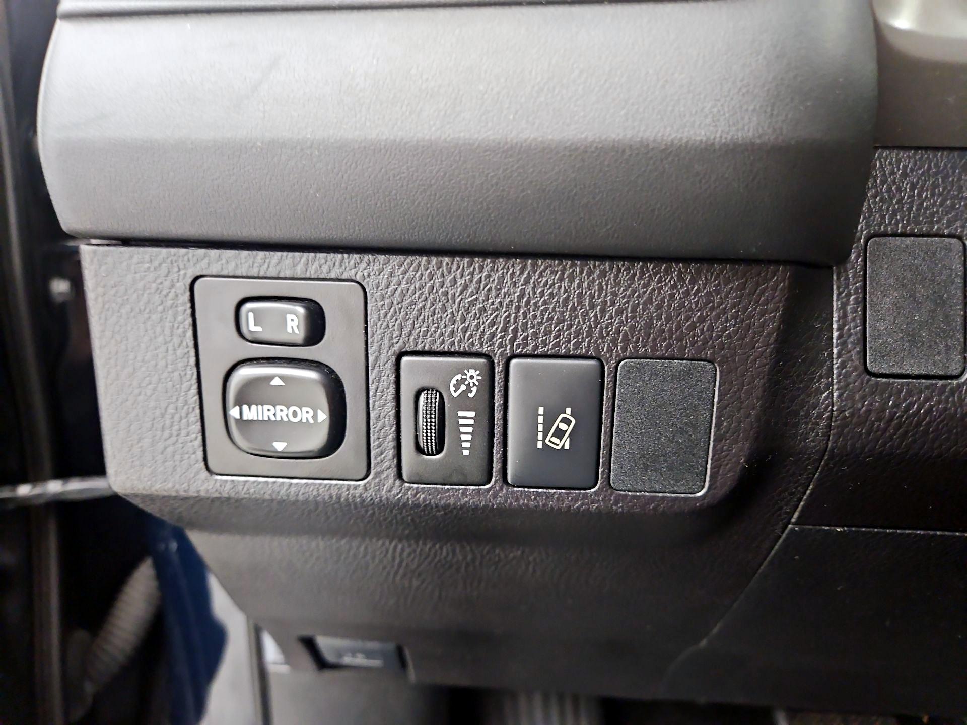 Thumbnail: 2018 Toyota RAV4 - 13